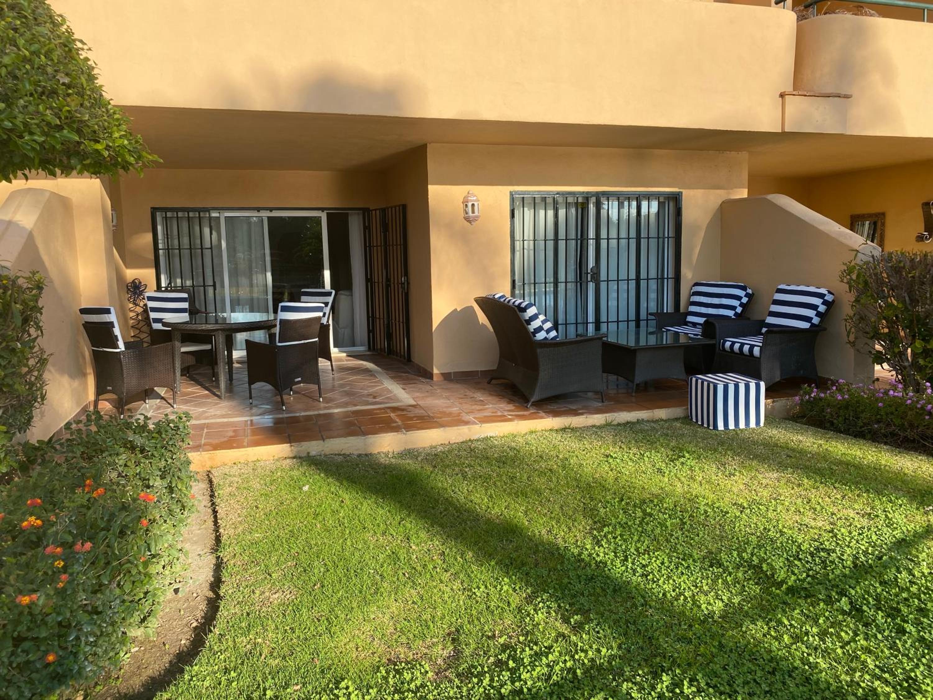 2 Bed Apartment Sleeps 4 - Pool Access - Garden photo 2