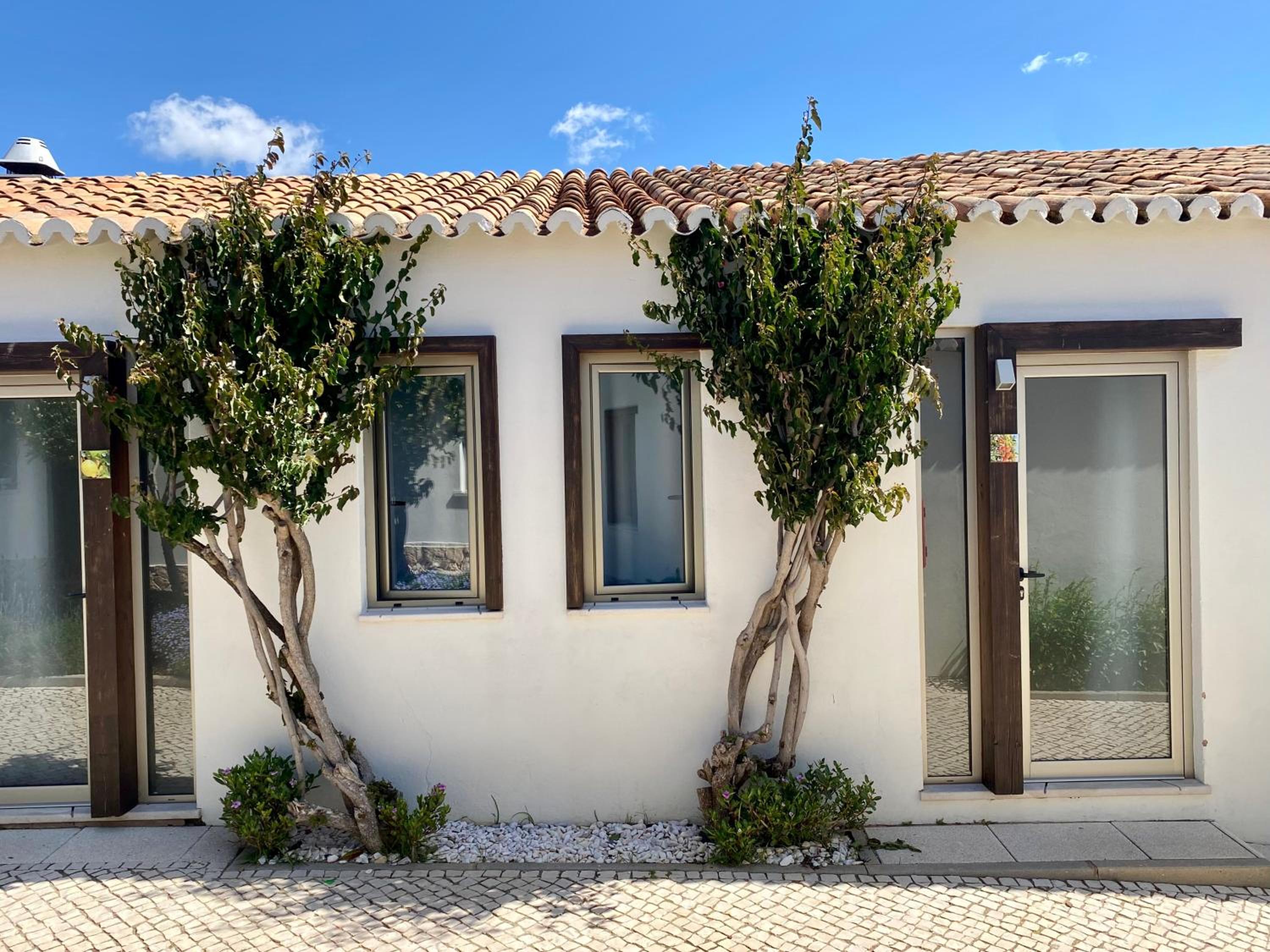 Lost & Found - Guesthouse & Suites