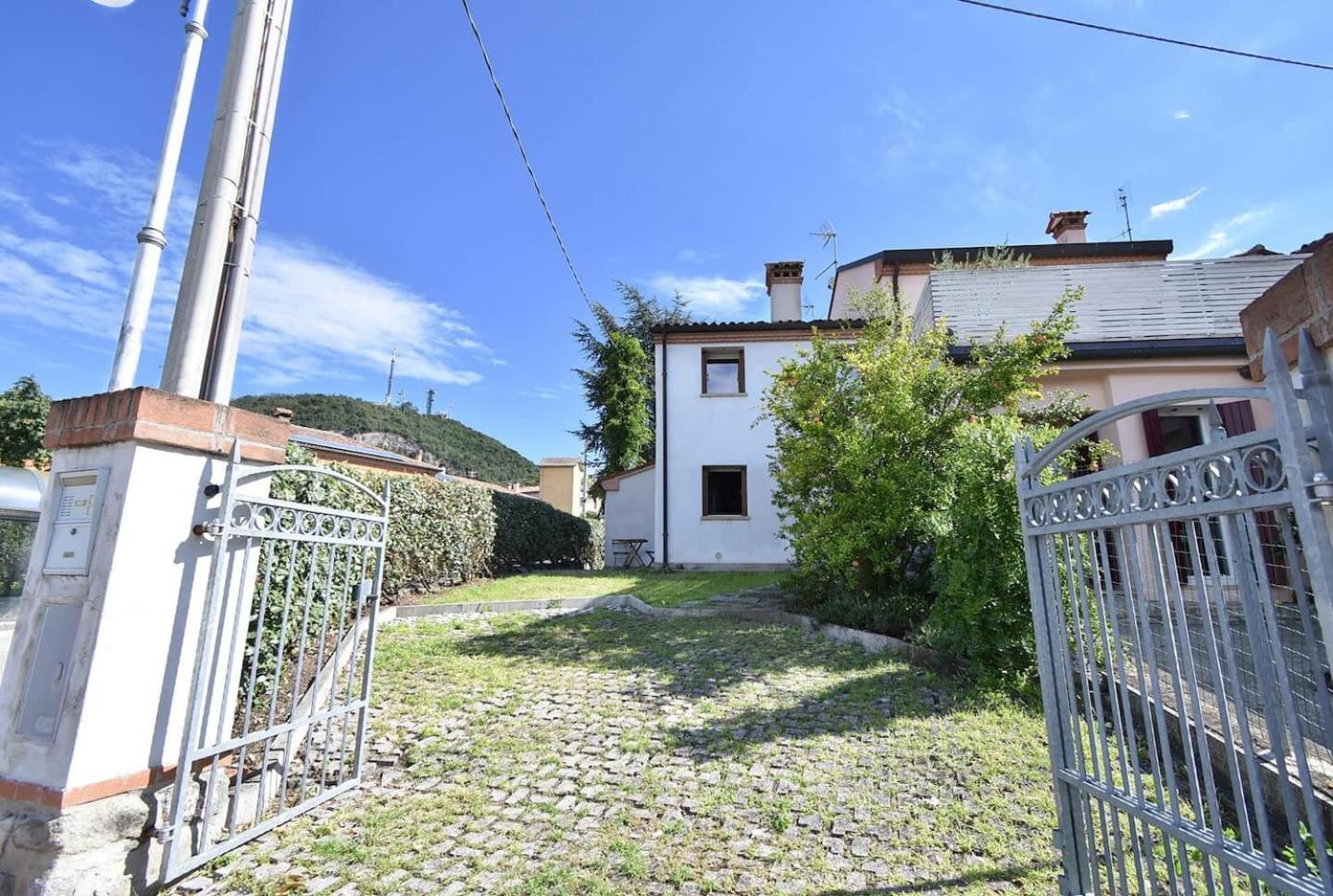 GuestHost - Calaone Wonderful Duplex Apartment con parcheggio x4 view 2