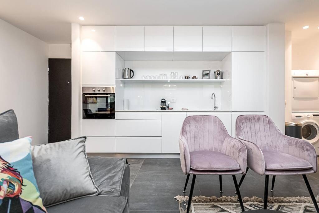 Modern and Design 1 BD apt close to the beach view 4