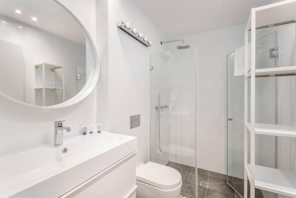 Modern and Design 1 BD apt close to the beach view 5