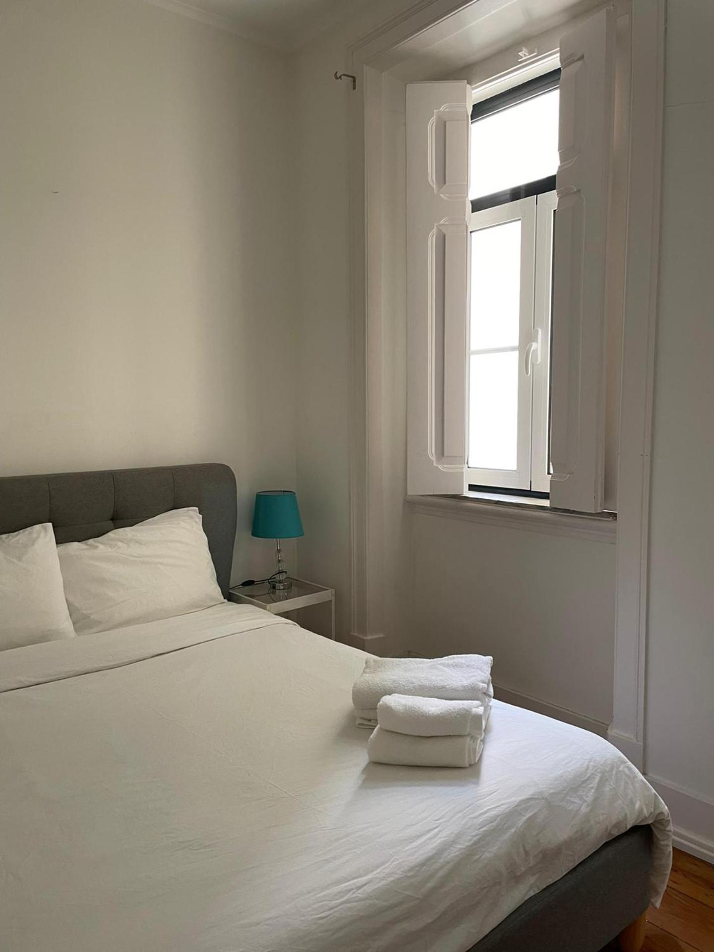 Groovy M2 R3 - Amazing Double Room with En-suite Bathroom view 5