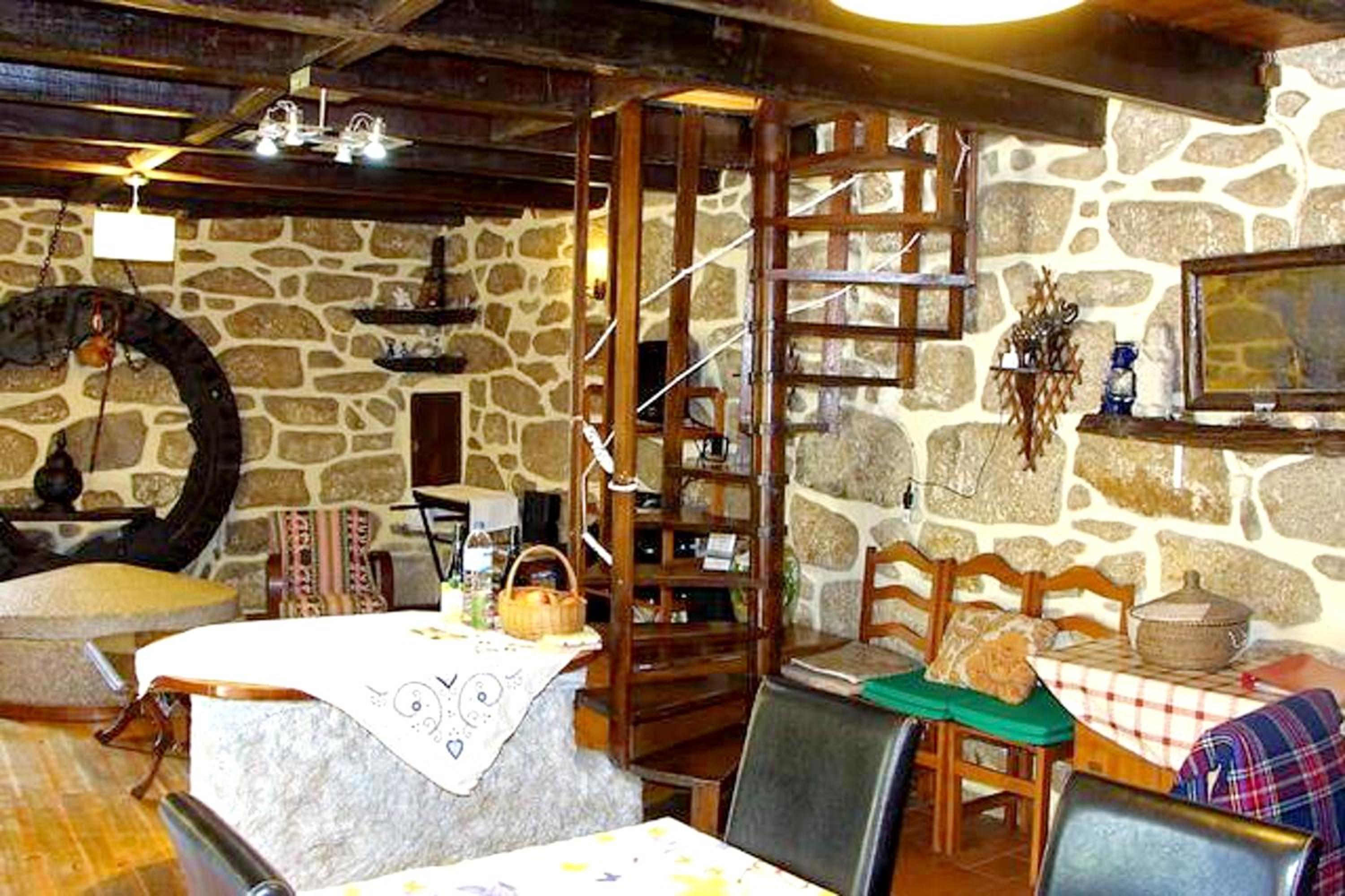 Charming House in Castelo do Neiva with Lake View B view 3