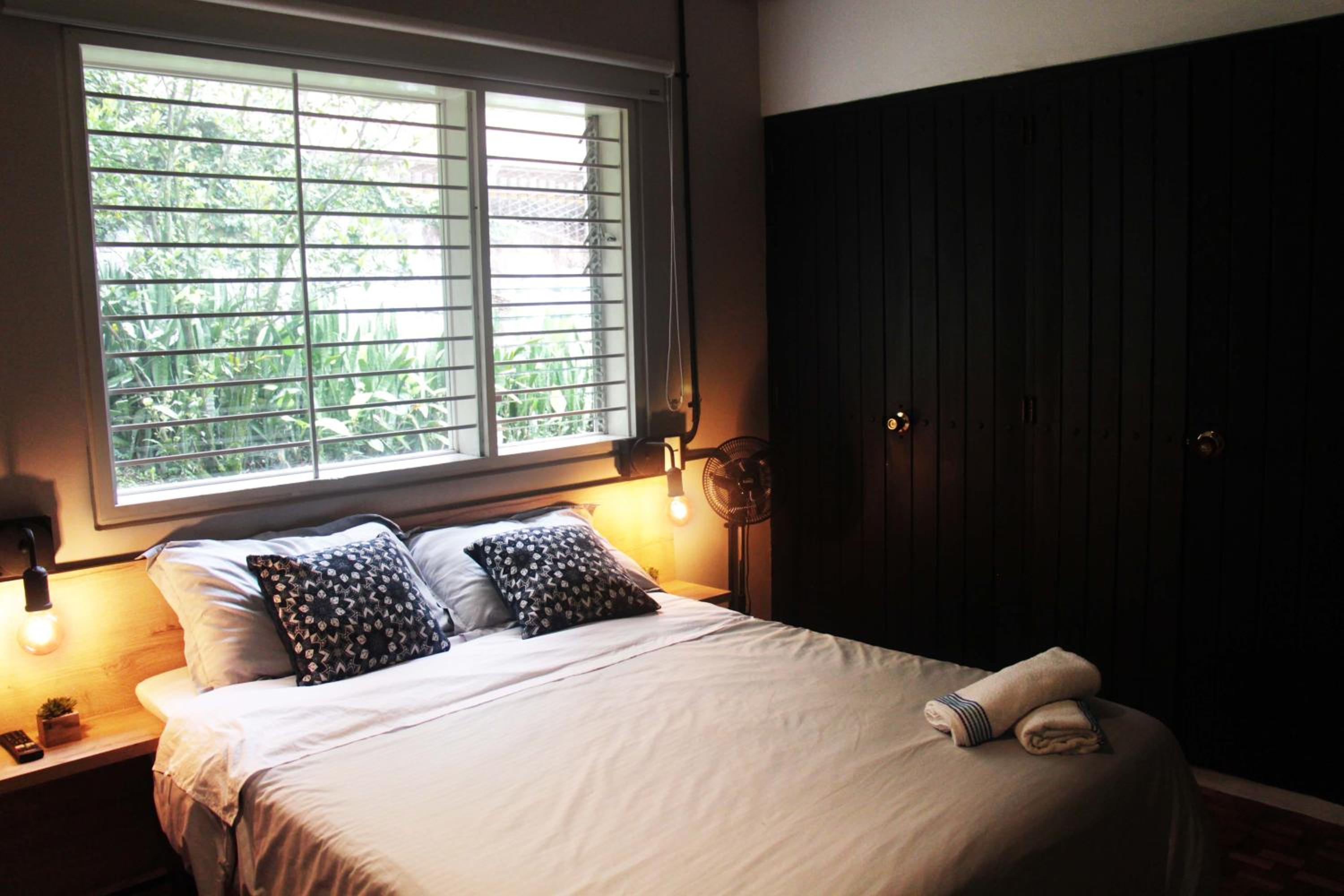 Studio apartment for 2 people in Poblado FRN105 By Roots Rentals