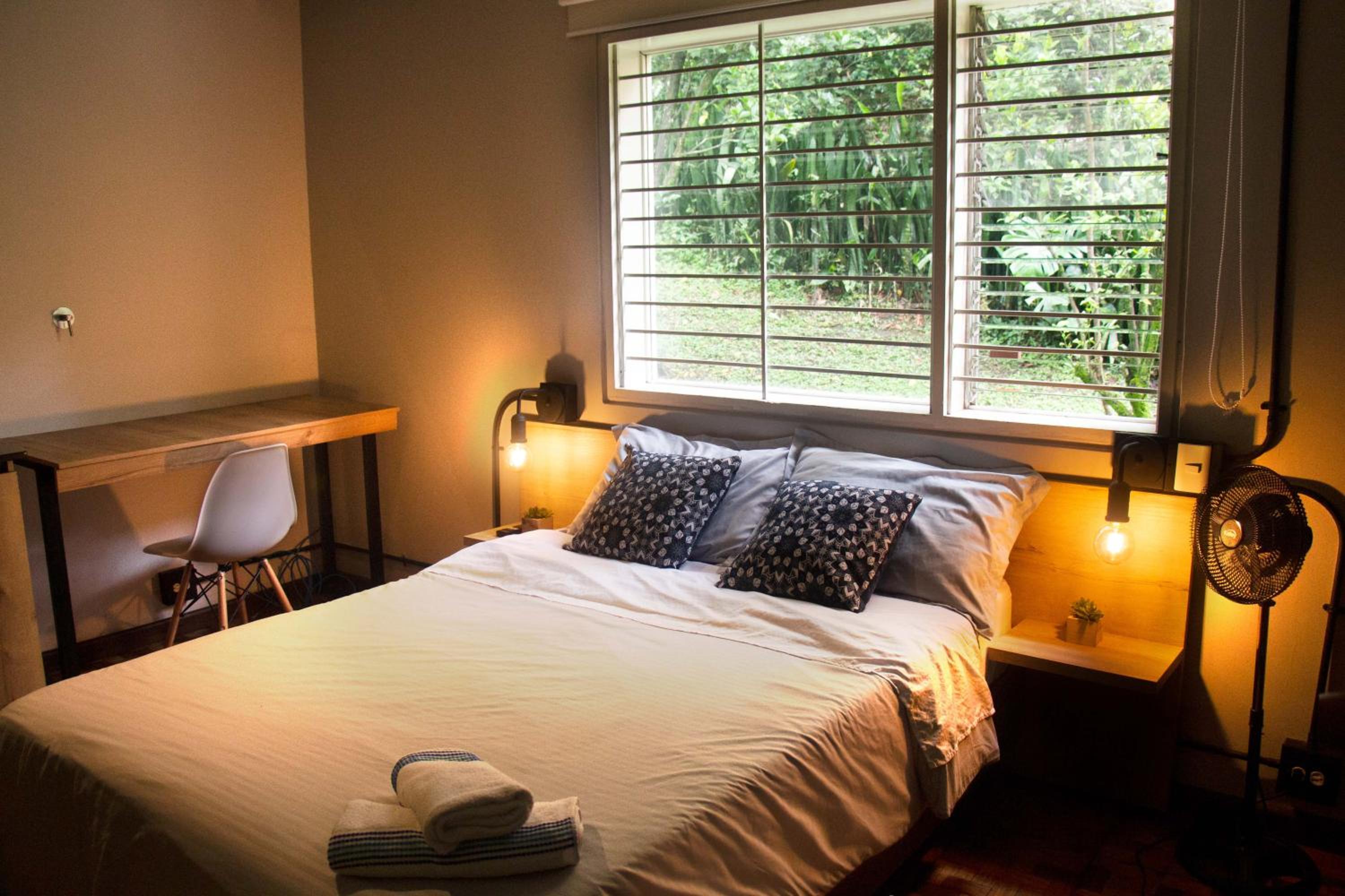 Studio apartment for 2 people in Poblado FRN105 By Roots Rentals