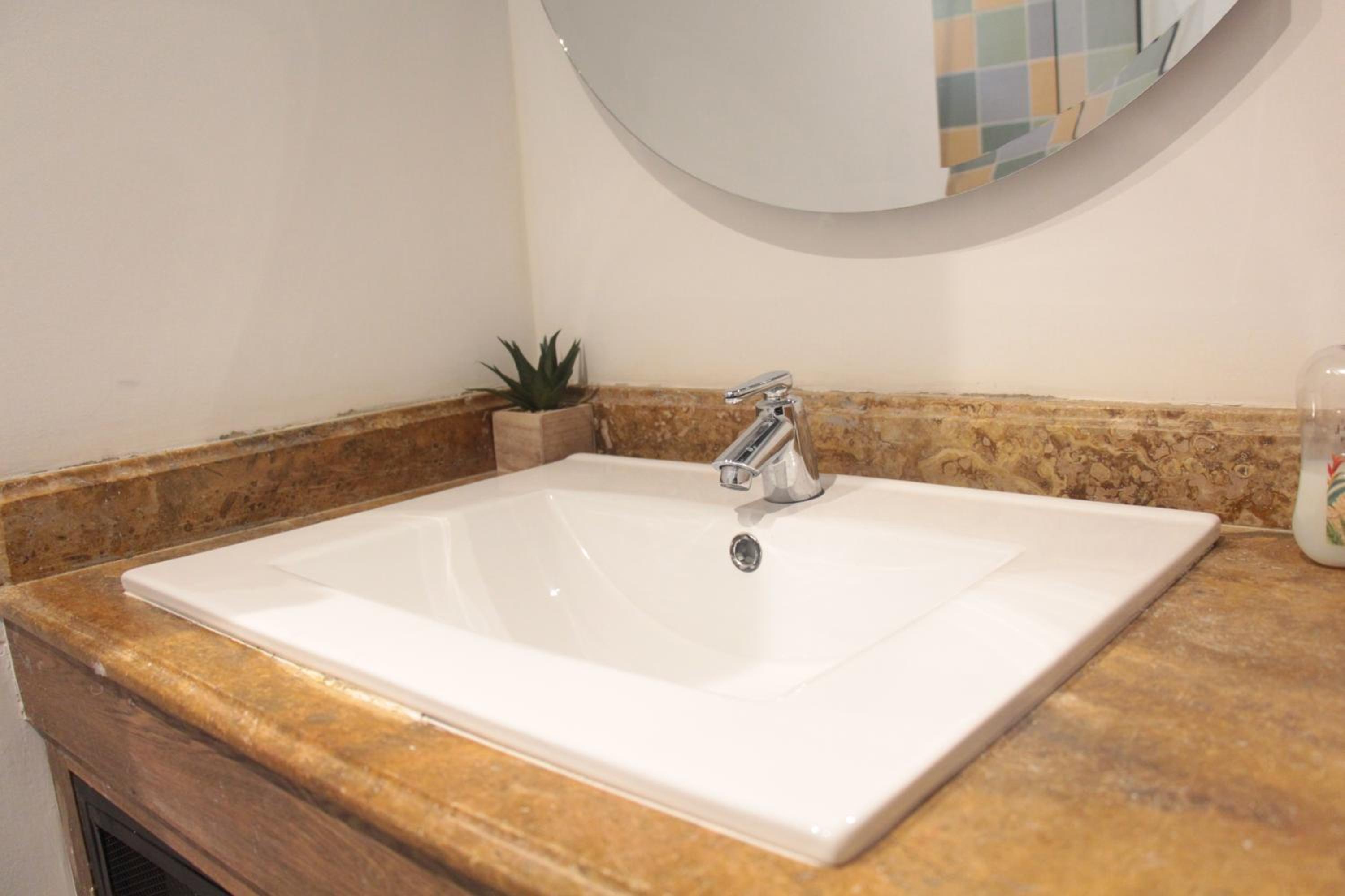 Studio apartment for 2 people in Poblado FRN105 By Roots Rentals