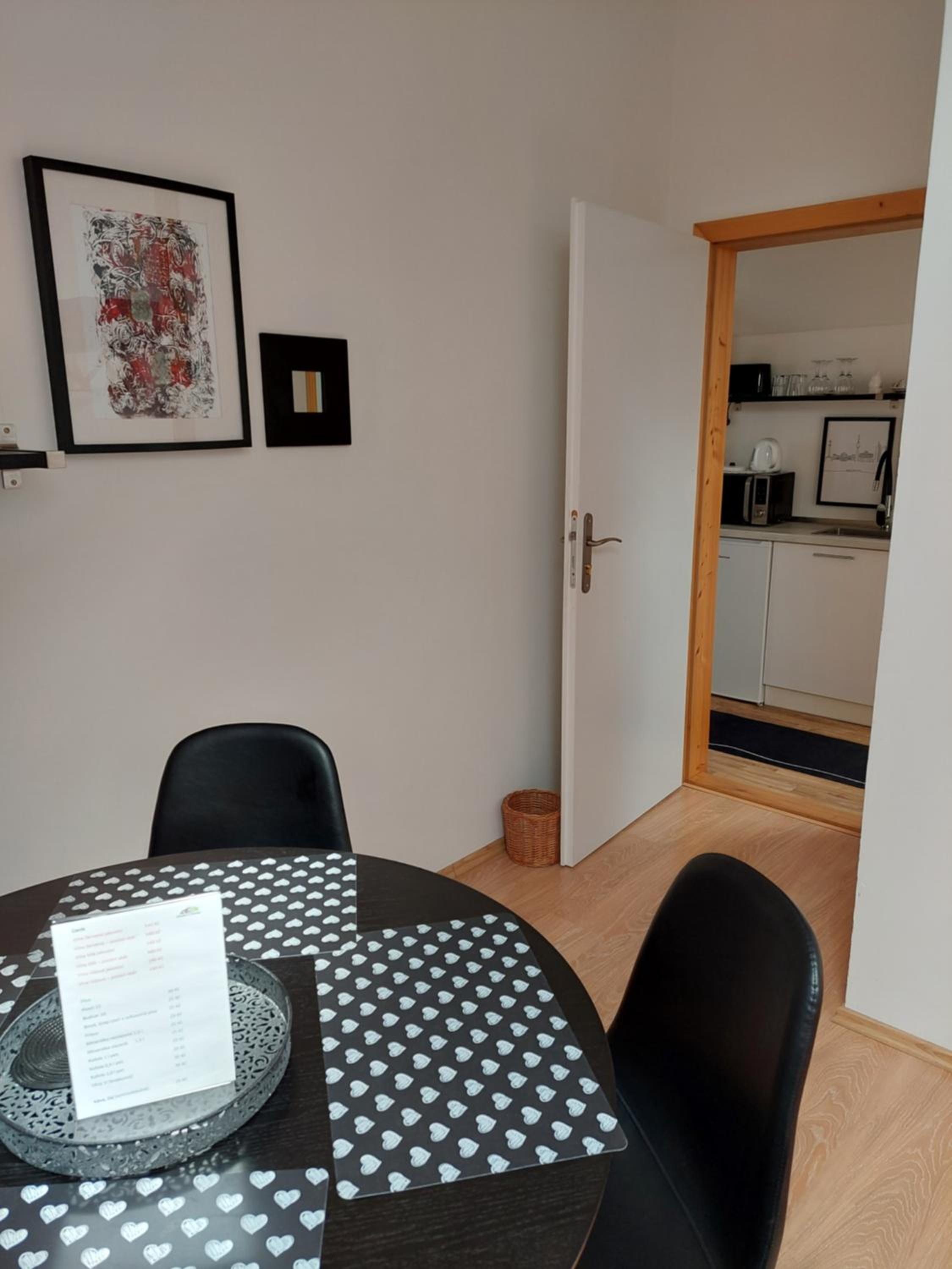 Dvoupokojový apartmán s kuchyňským koutem view 3