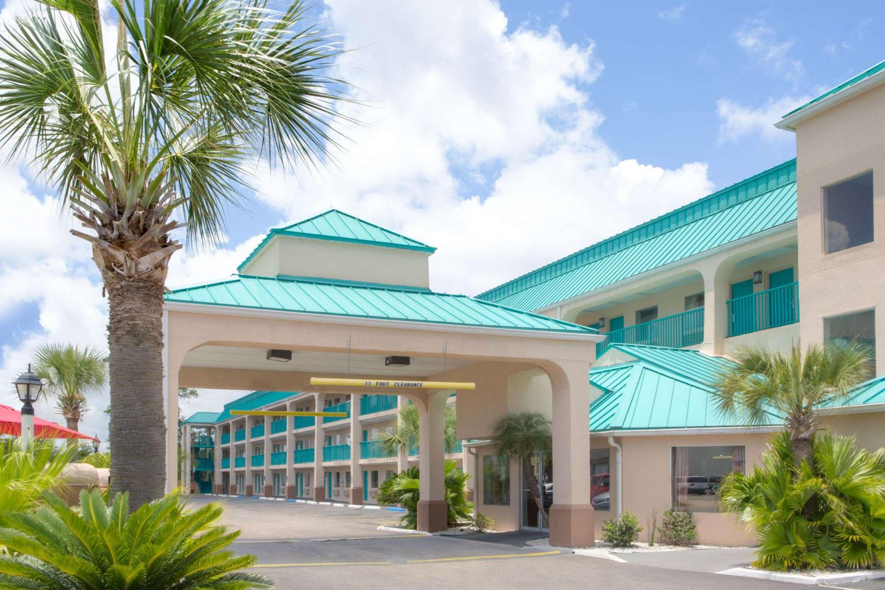 Hotel Days Inn by Wyndham Gulfport - Image 1