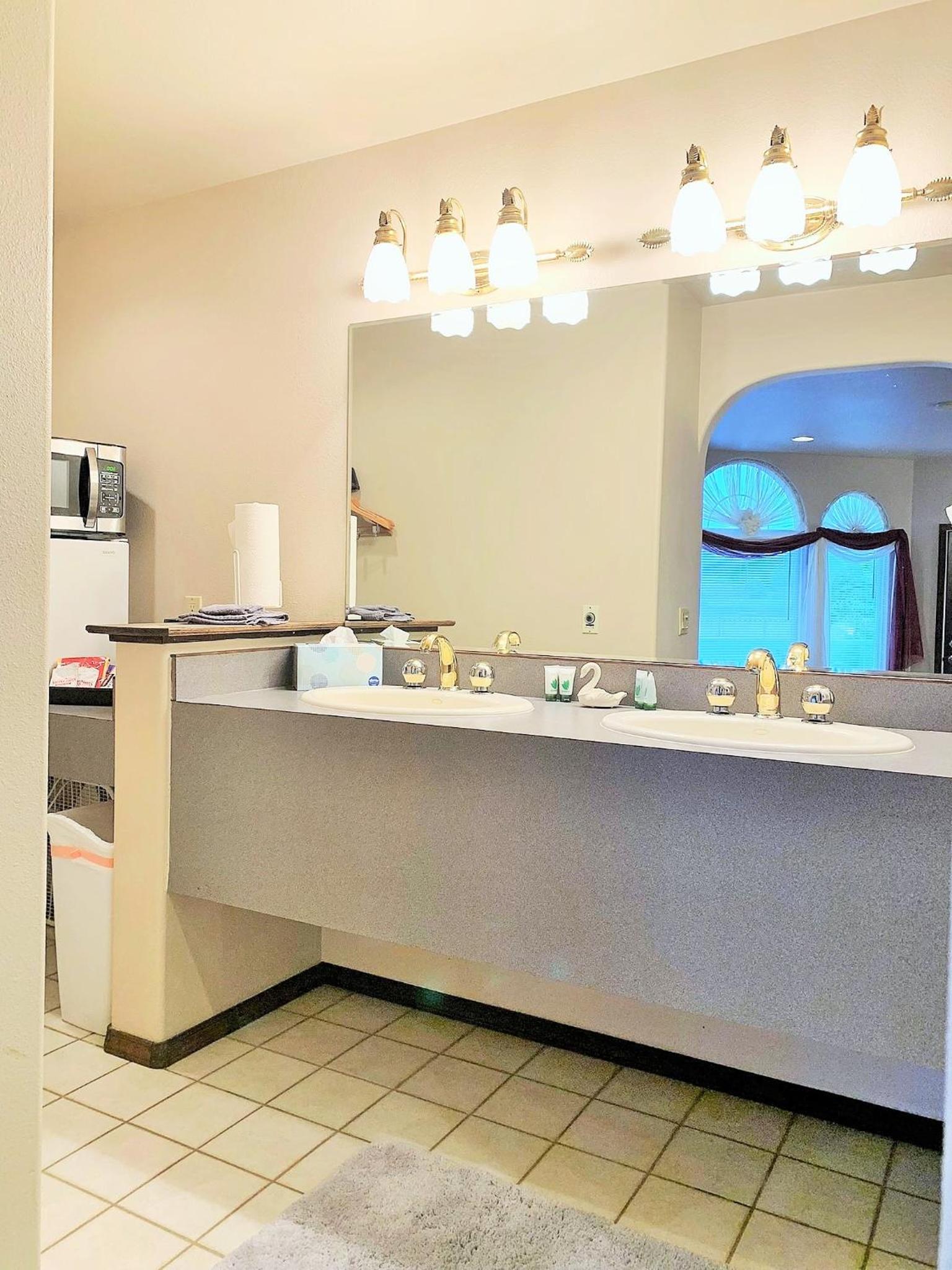 Breakers Boutique Inn
