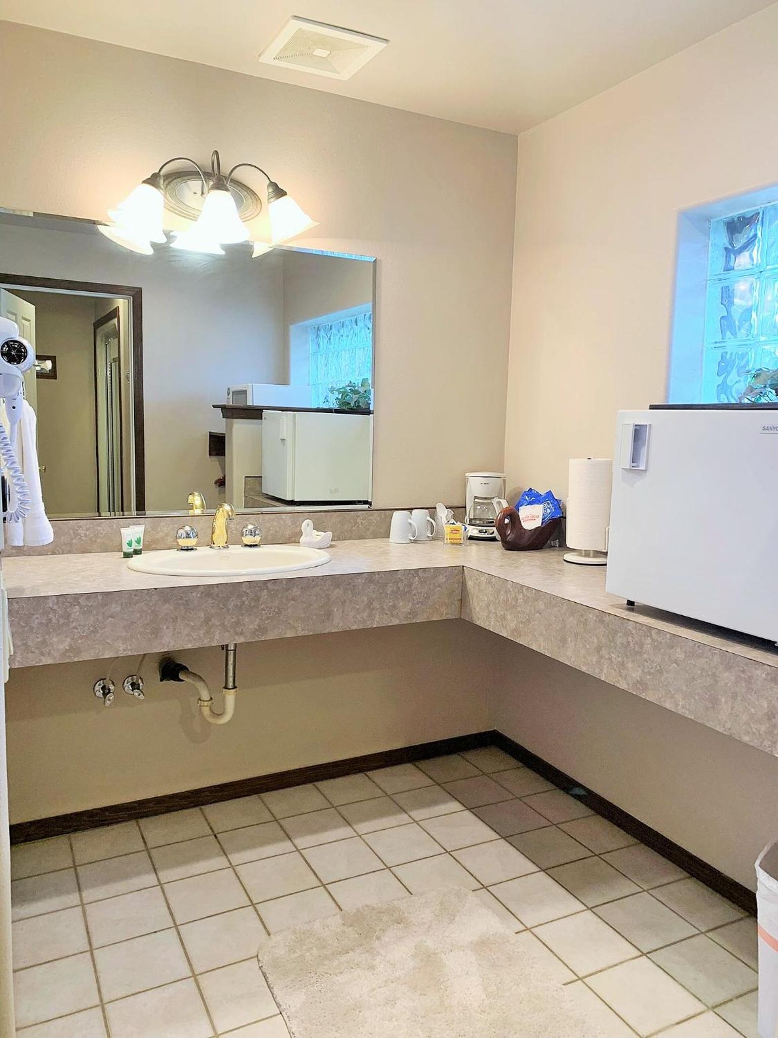 Breakers Boutique Inn