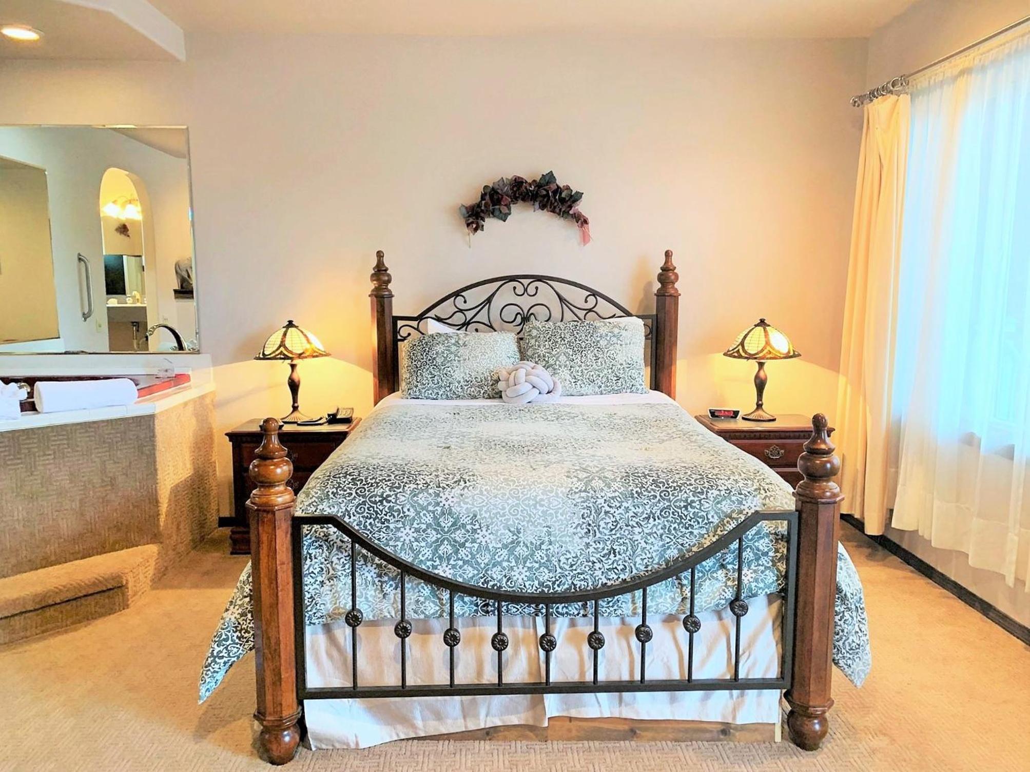 Breakers Boutique Inn