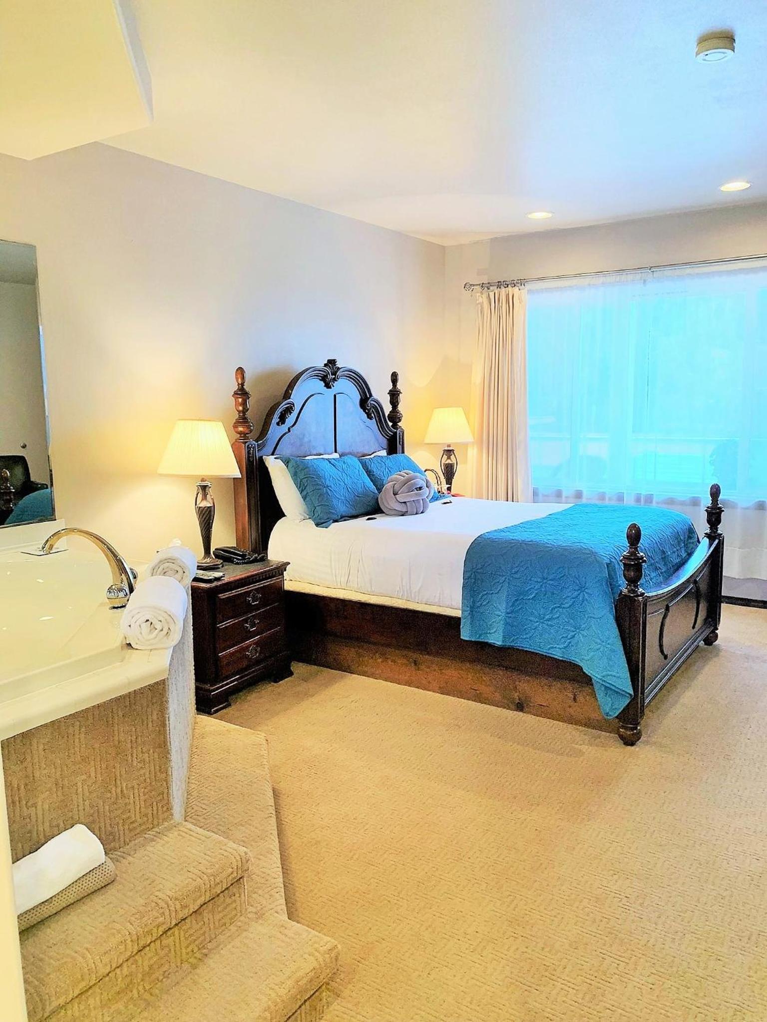 Breakers Boutique Inn