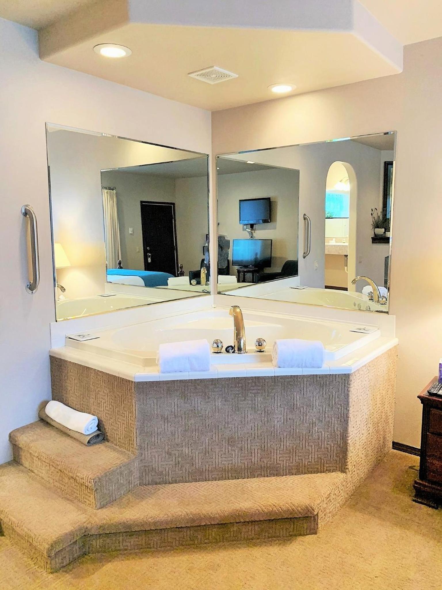 Breakers Boutique Inn