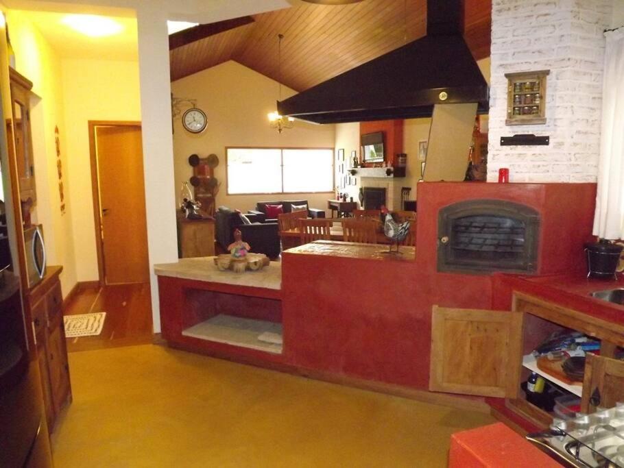 Casa MARAVILHOSA com 4 Suítes em Condomínio
