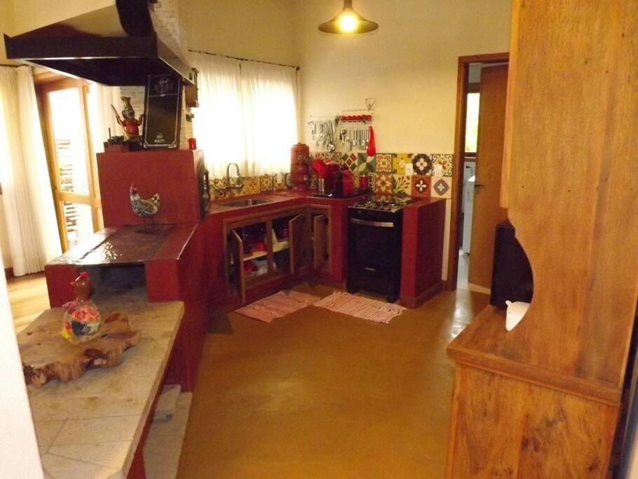 Casa MARAVILHOSA com 4 Suítes em Condomínio