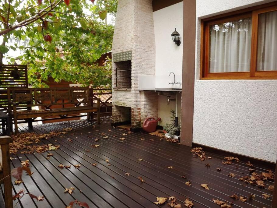 Casa MARAVILHOSA com 4 Suítes em Condomínio