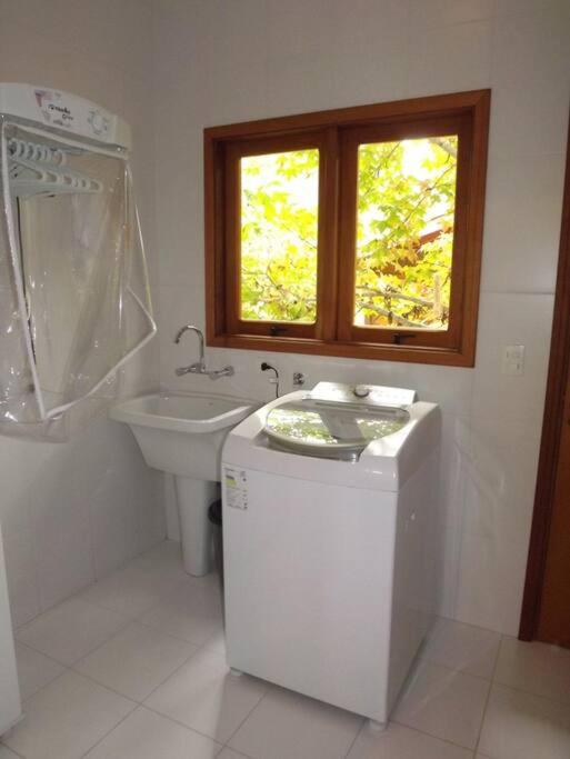 Casa MARAVILHOSA com 4 Suítes em Condomínio