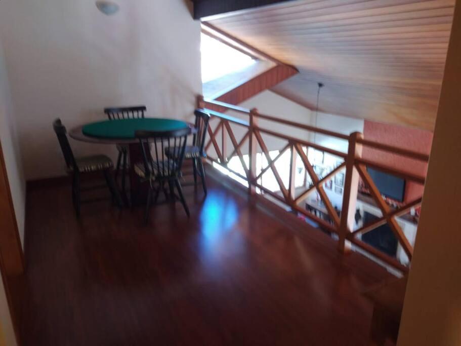 Casa MARAVILHOSA com 4 Suítes em Condomínio