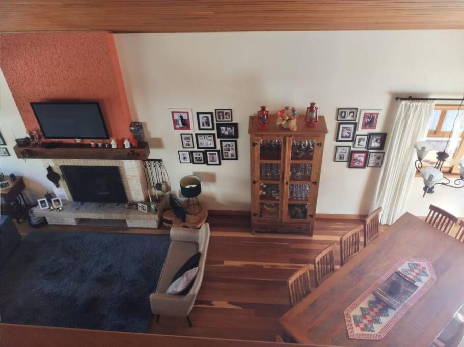Casa MARAVILHOSA com 4 Suítes em Condomínio