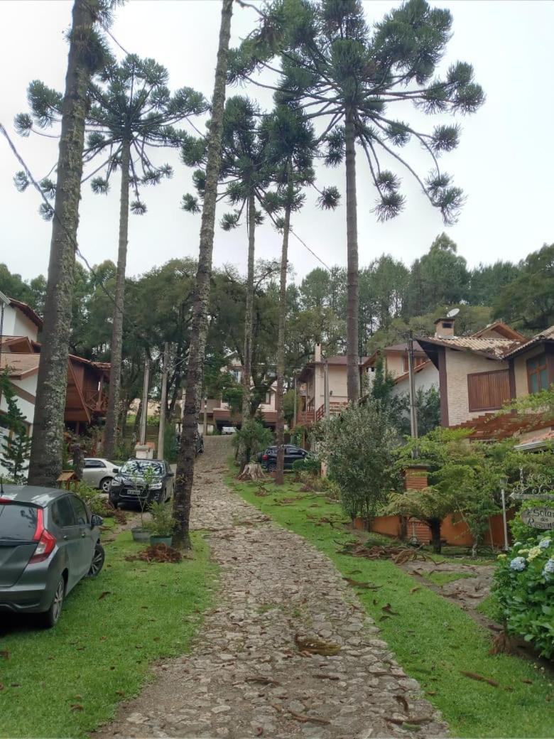 Casa MARAVILHOSA com 4 Suítes em Condomínio