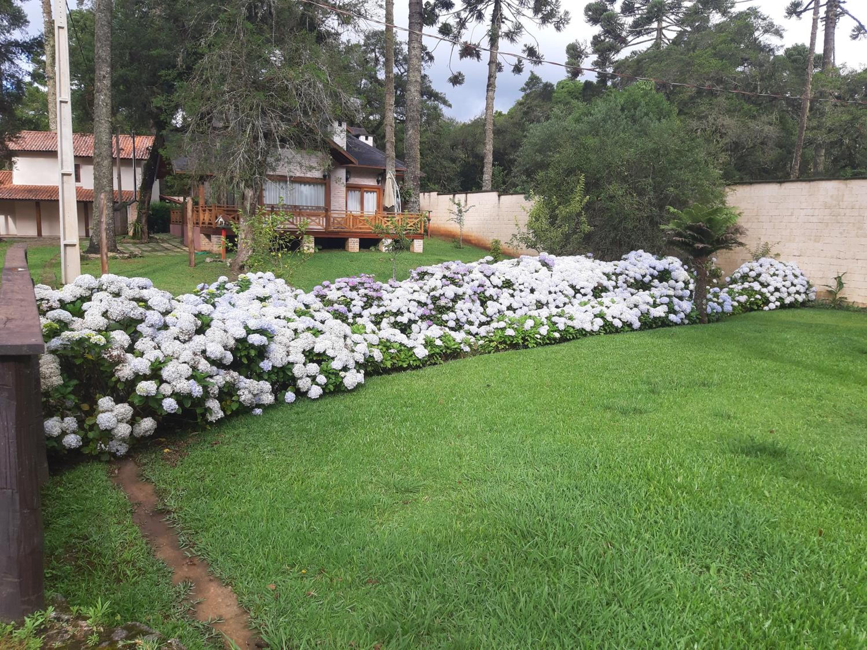 Casa MARAVILHOSA com 4 Suítes em Condomínio