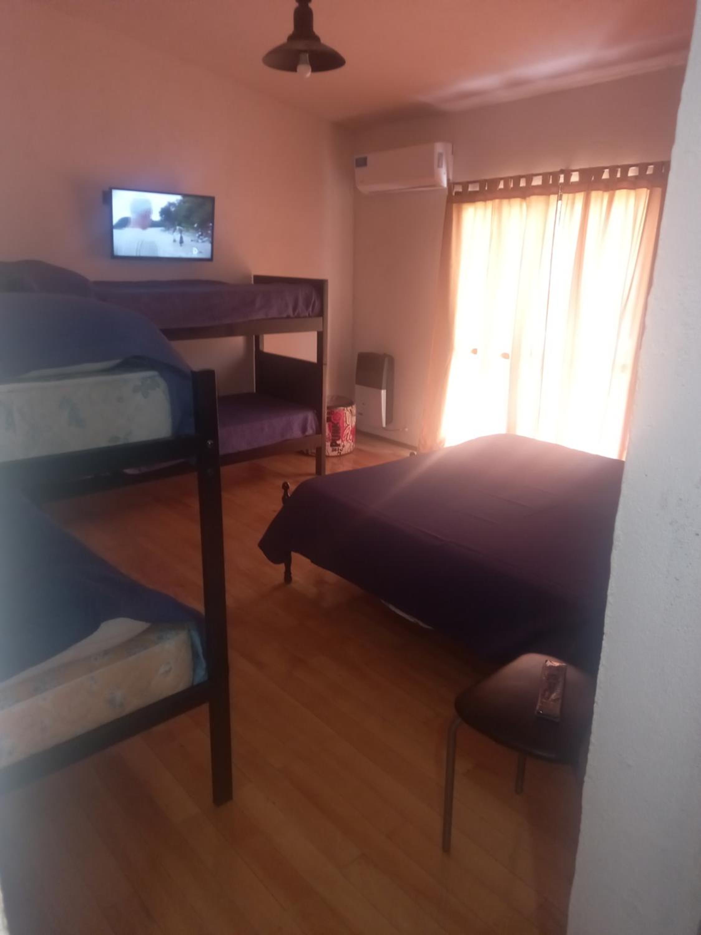 Alojamiento en casa quinta, habitación privada