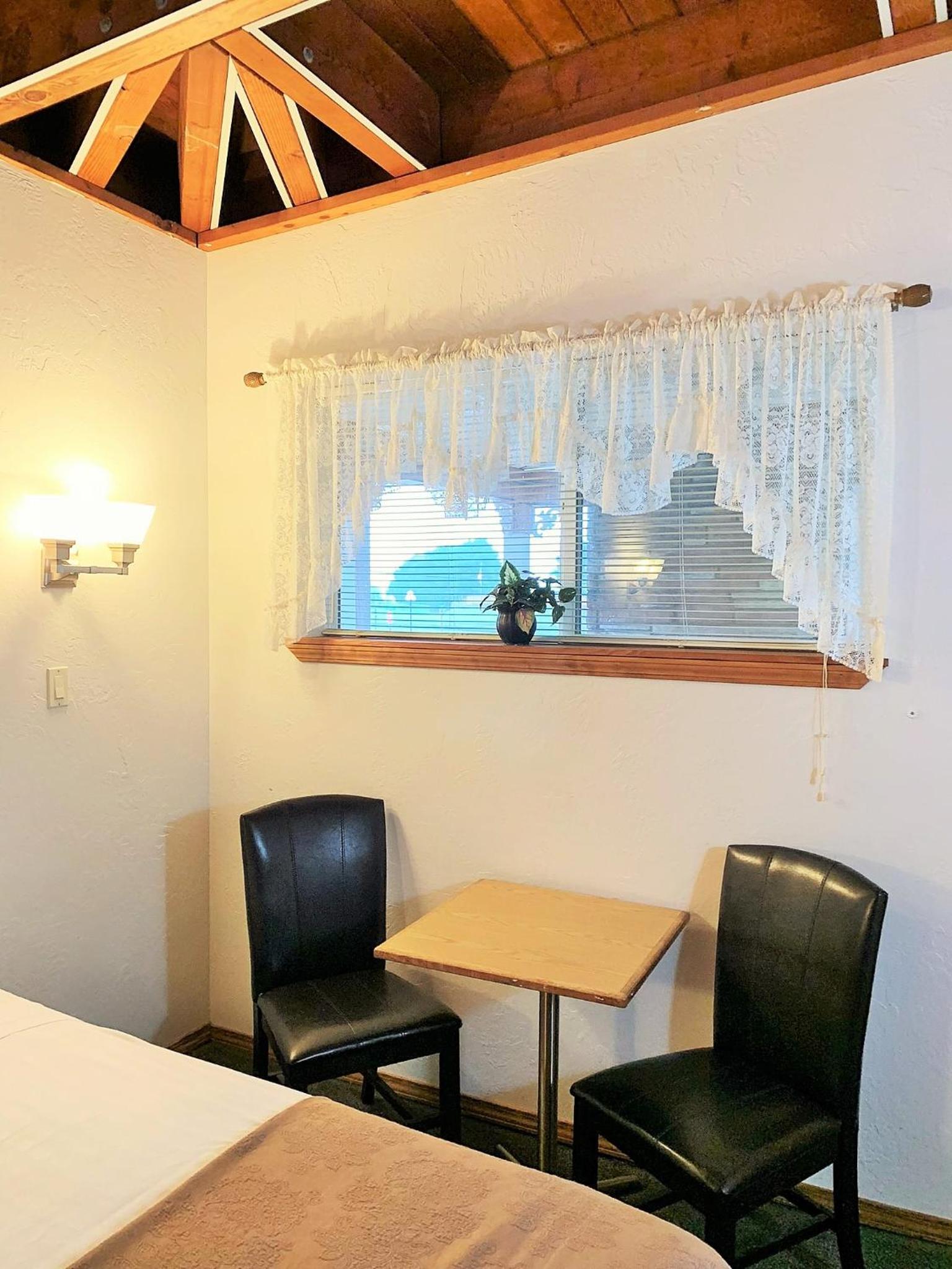Breakers Boutique Inn