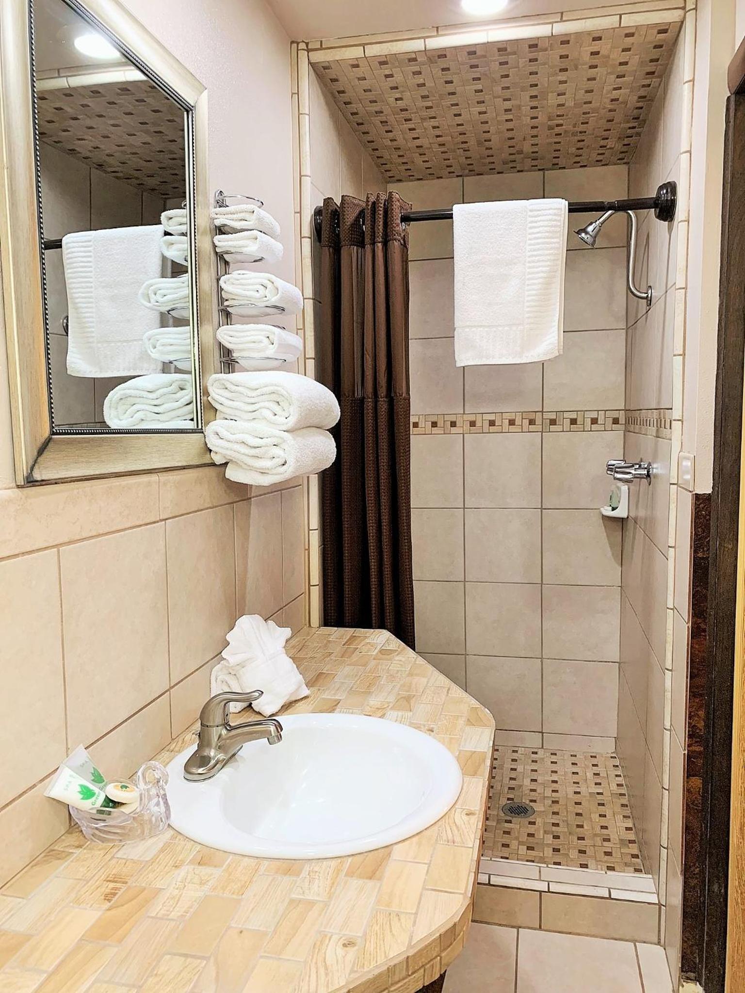 Breakers Boutique Inn