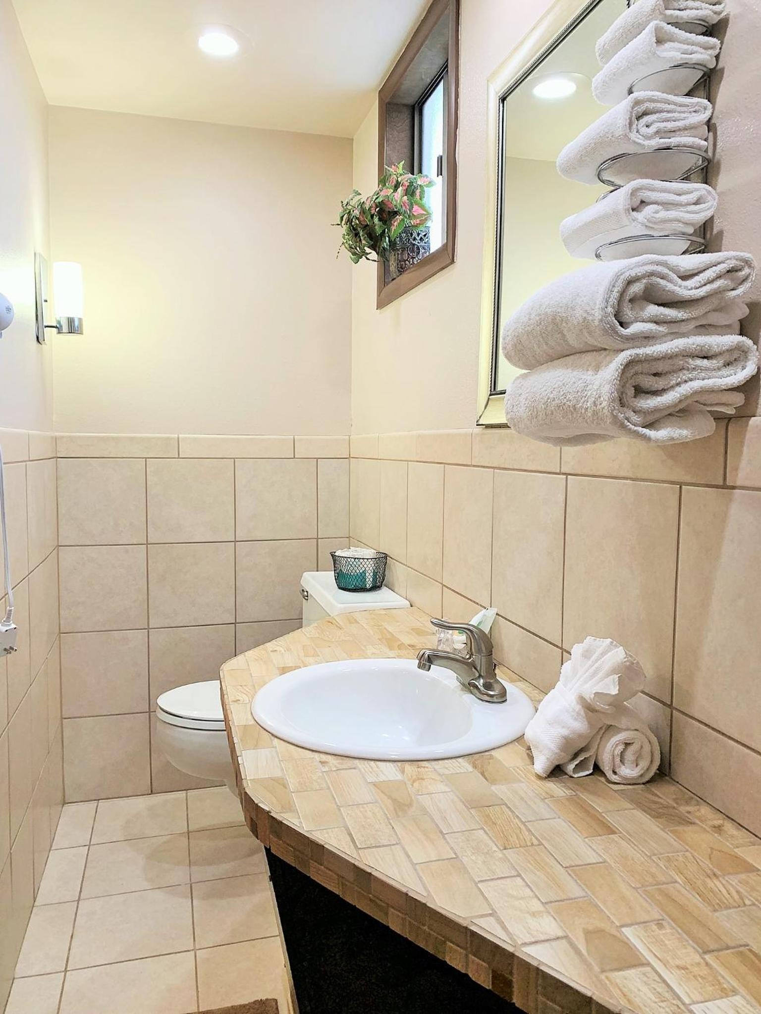 Breakers Boutique Inn