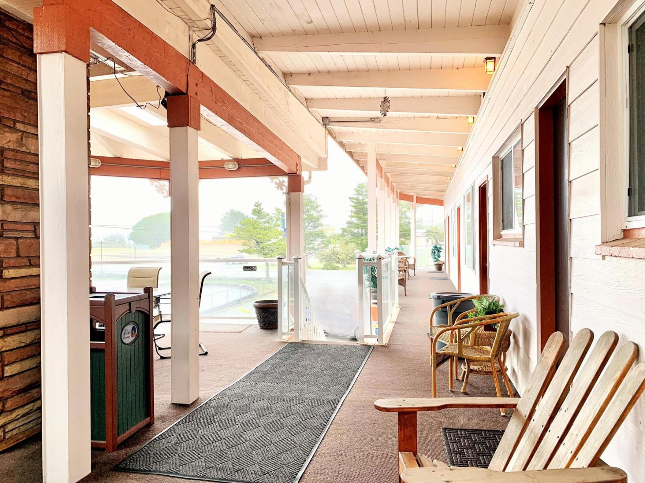 Breakers Boutique Inn