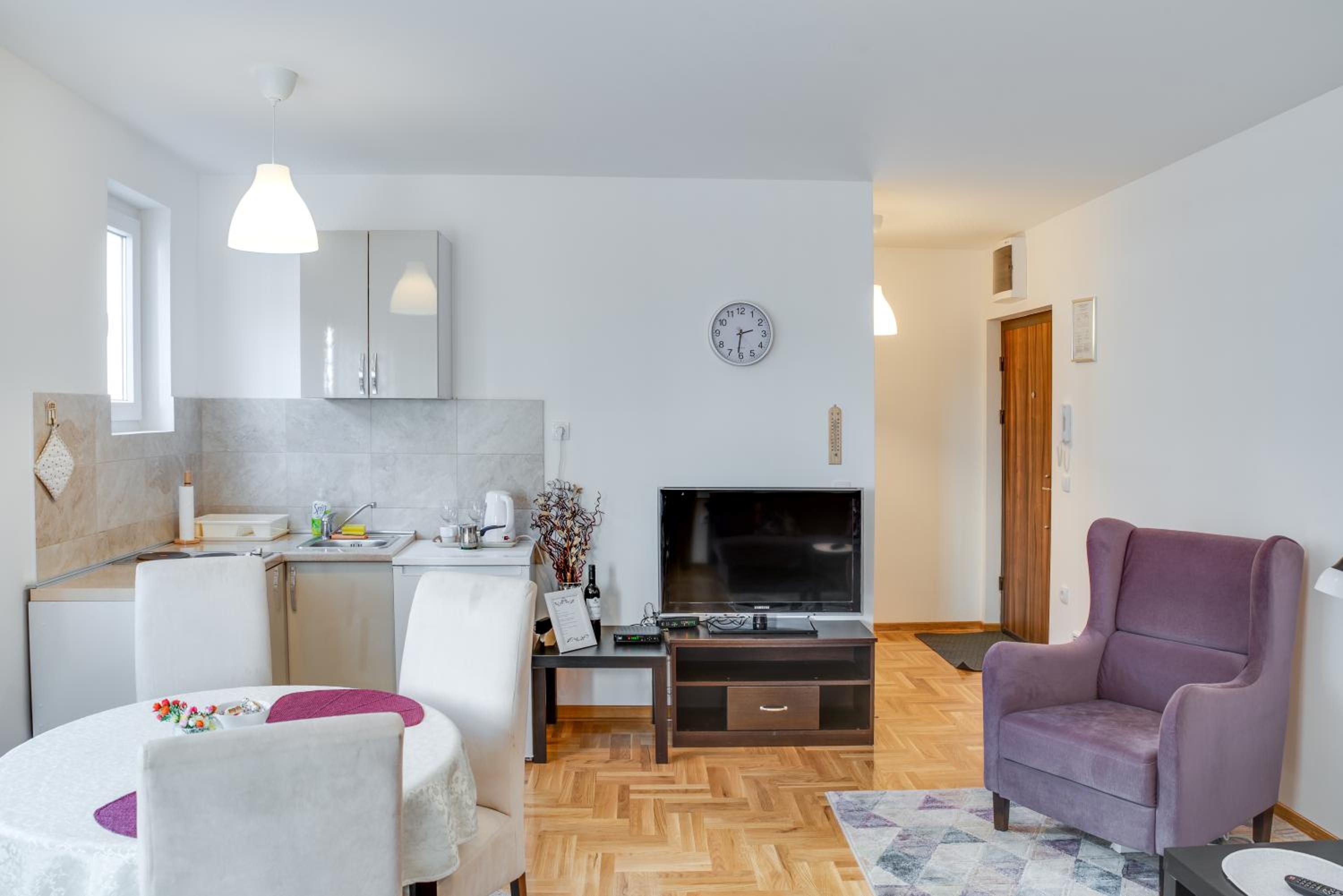 Apartment Joy by Central view 2