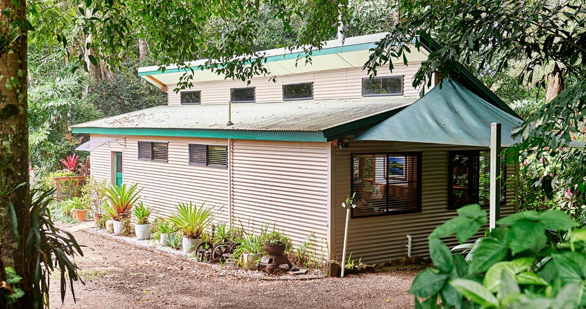 Hotel Sharlynn by the River