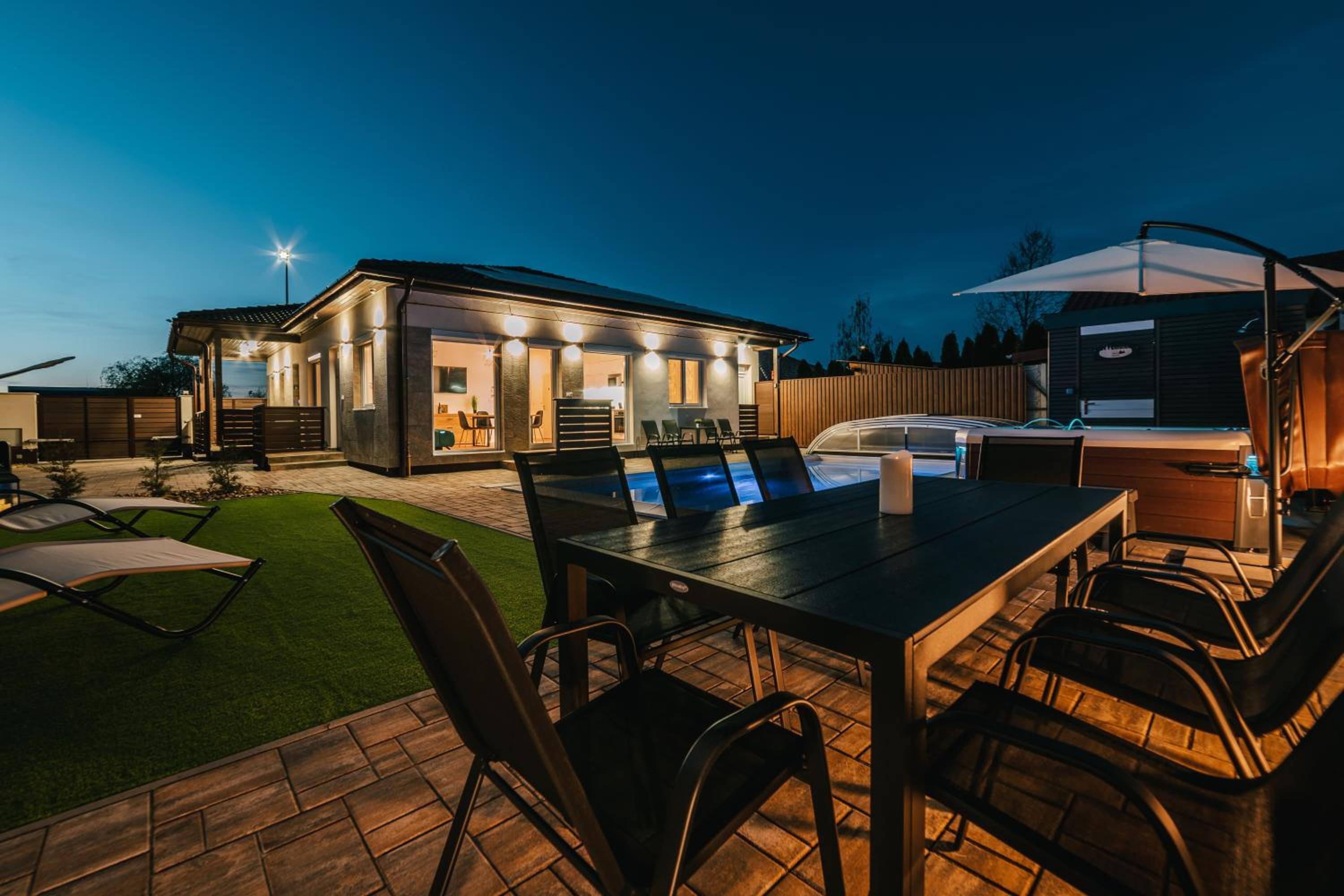 Hotel Topart Apartmanok Algyo