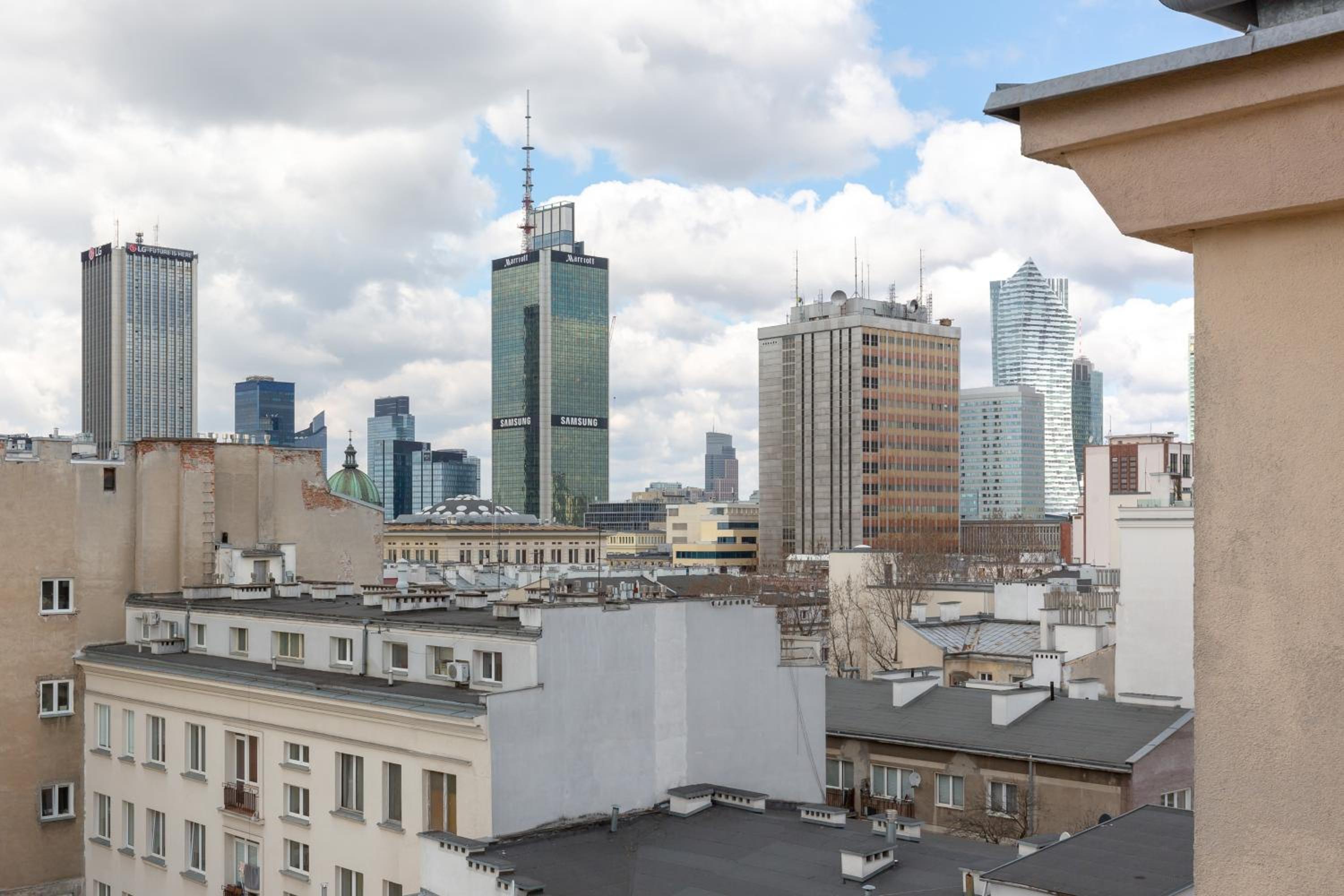Top Floor View Apartment Marszałkowska by Renters view 3