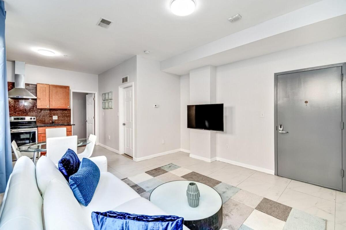 A touch of blue! Stylish 2BD next to Reading Terminal Market view 2