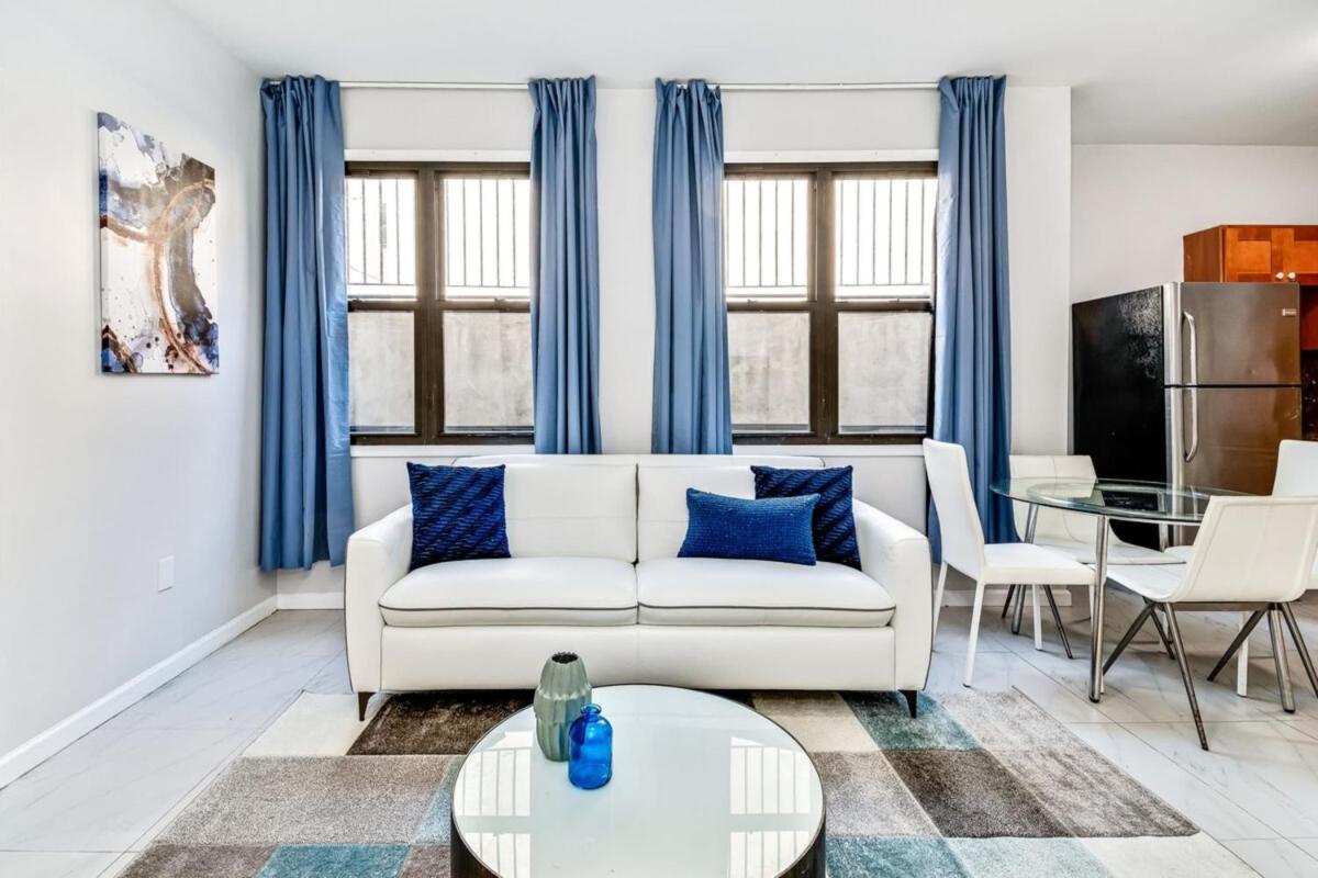 A touch of blue! Stylish 2BD next to Reading Terminal Market view 4