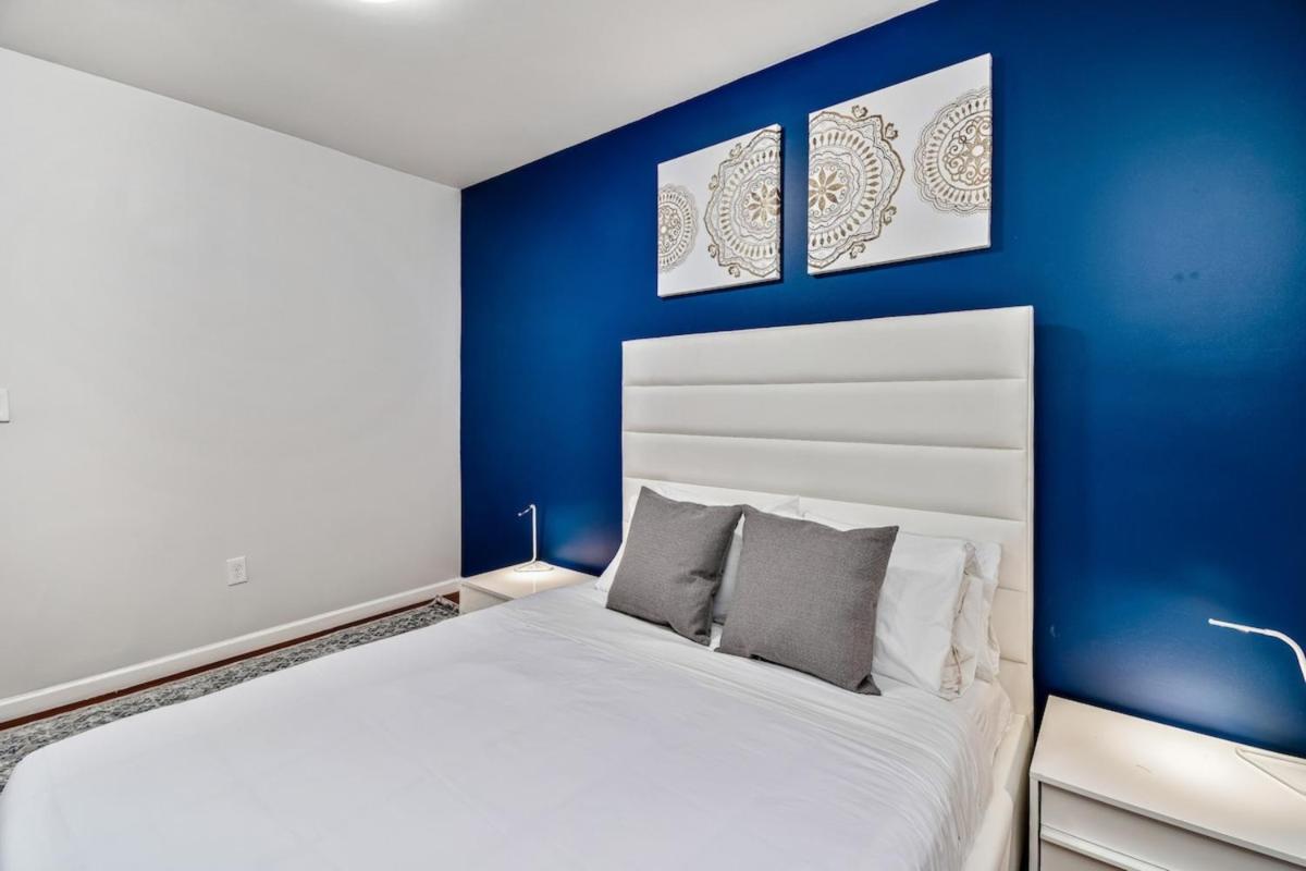A touch of blue! Stylish 2BD next to Reading Terminal Market view 5