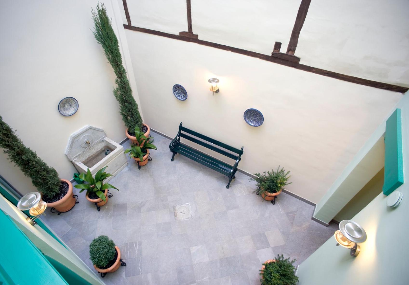 Laurel Suites Apartments