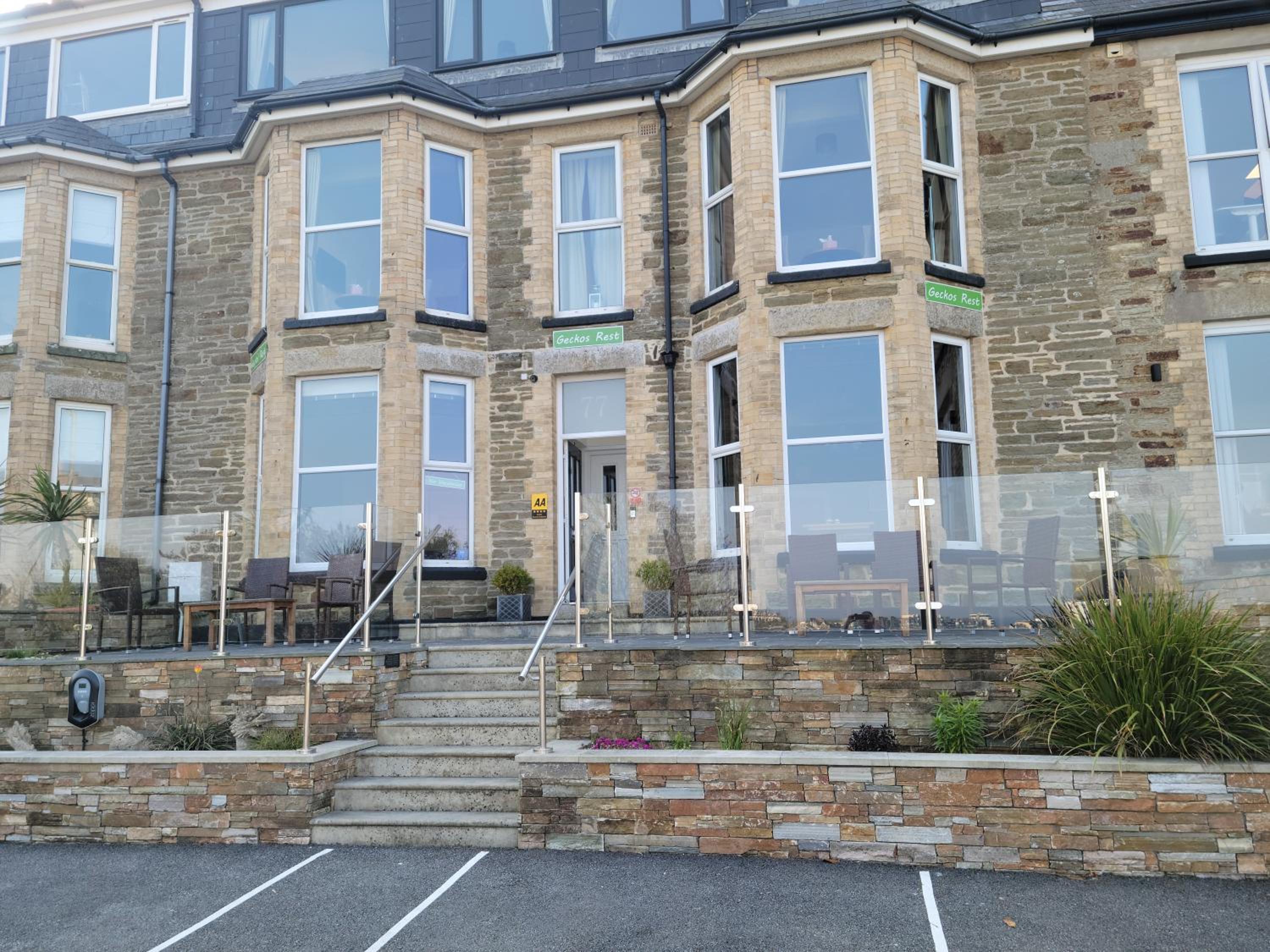 Hotel Geckos Rest - Image 1