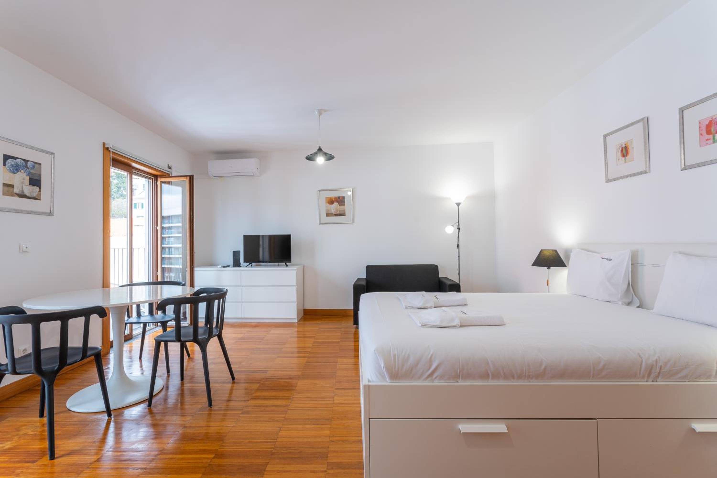 FLH Funchal Studio with Balcony view 2