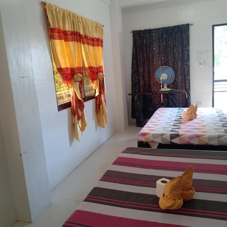 Chelle's Apartelle-Inn view 2