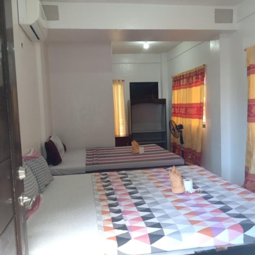 Chelle's Apartelle-Inn view 3