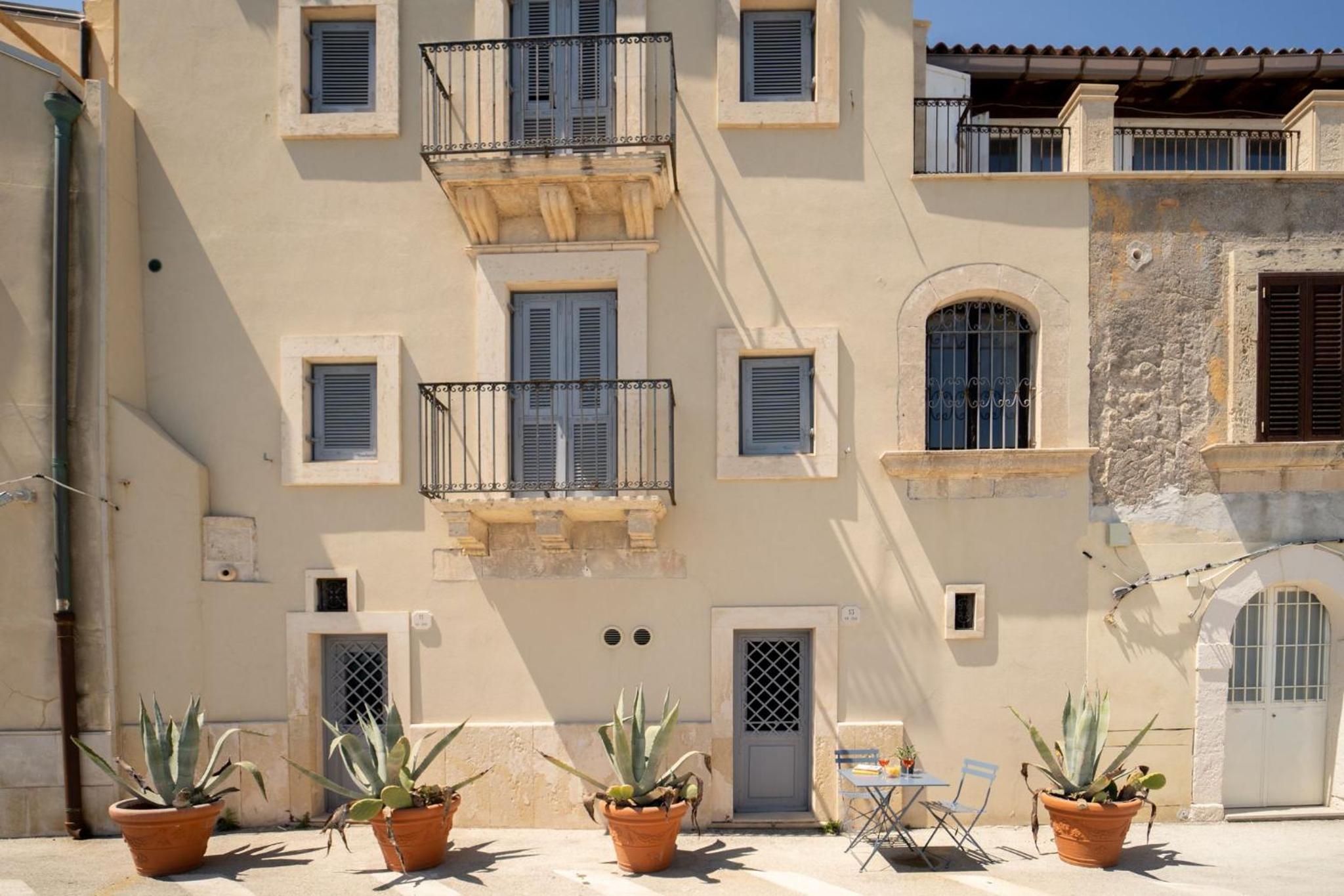 GuestHost - Il Dammuso di Ortigia - Lovely Sea View Apartment view 2