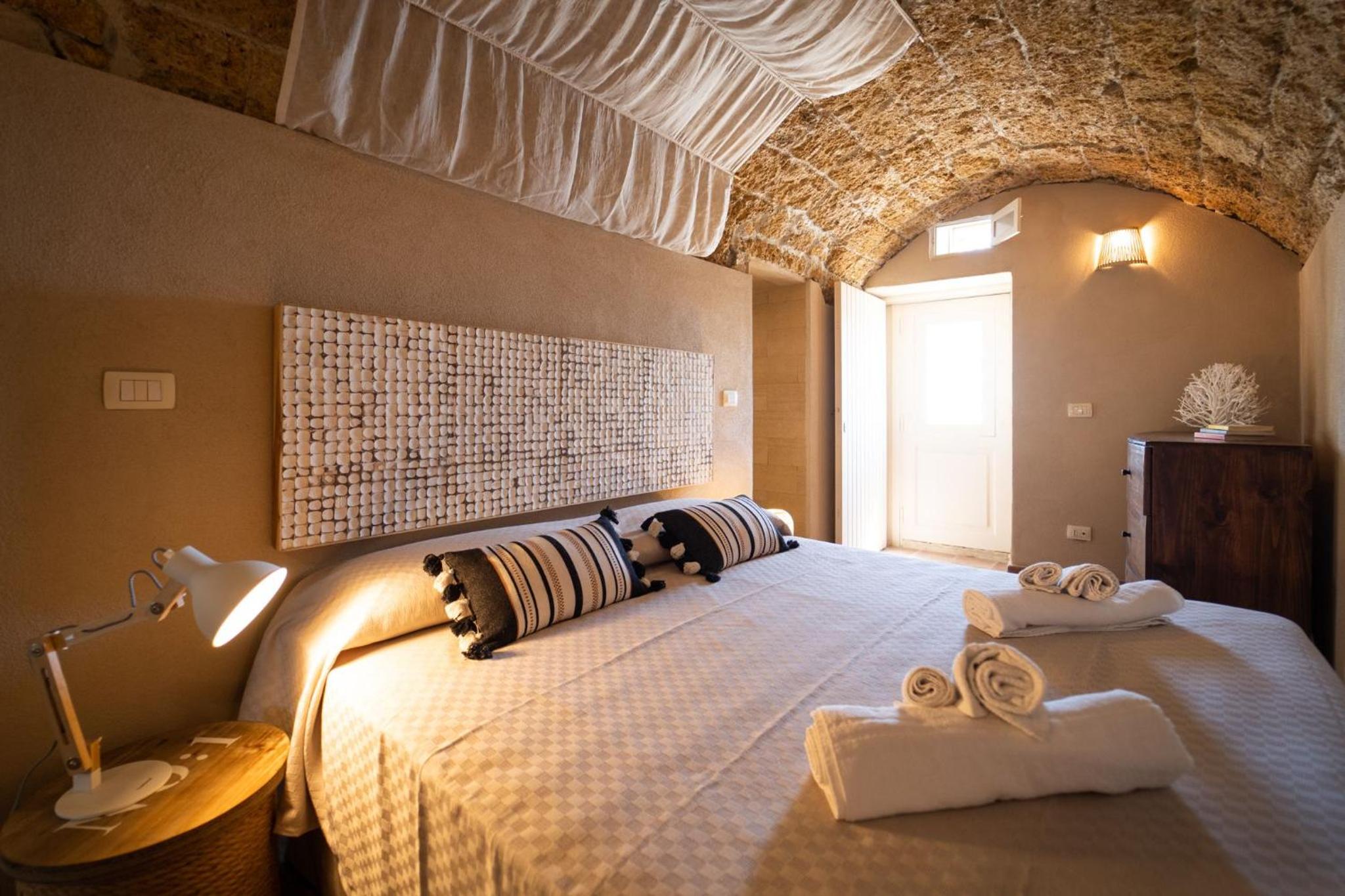 GuestHost - Il Dammuso di Ortigia - Lovely Sea View Apartment view 4