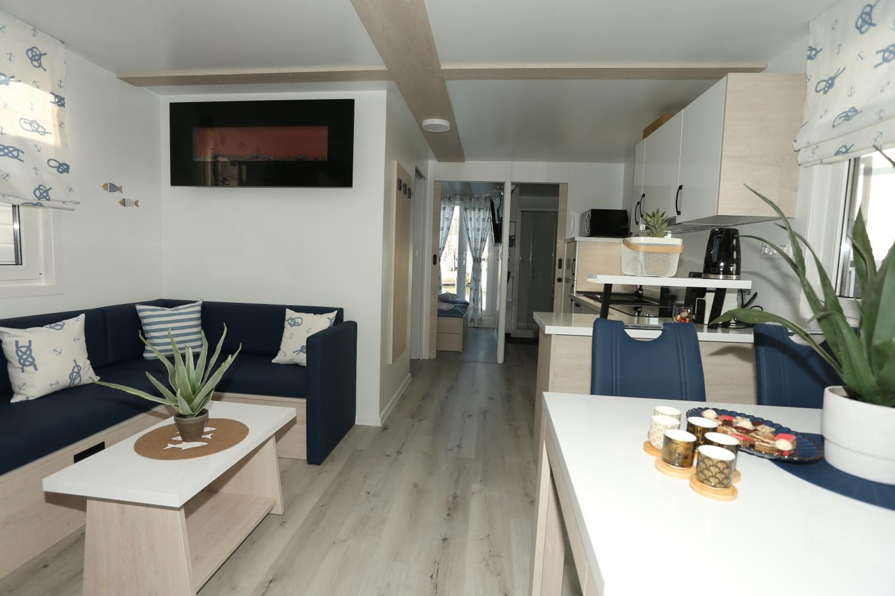 Floating house Maui view 3