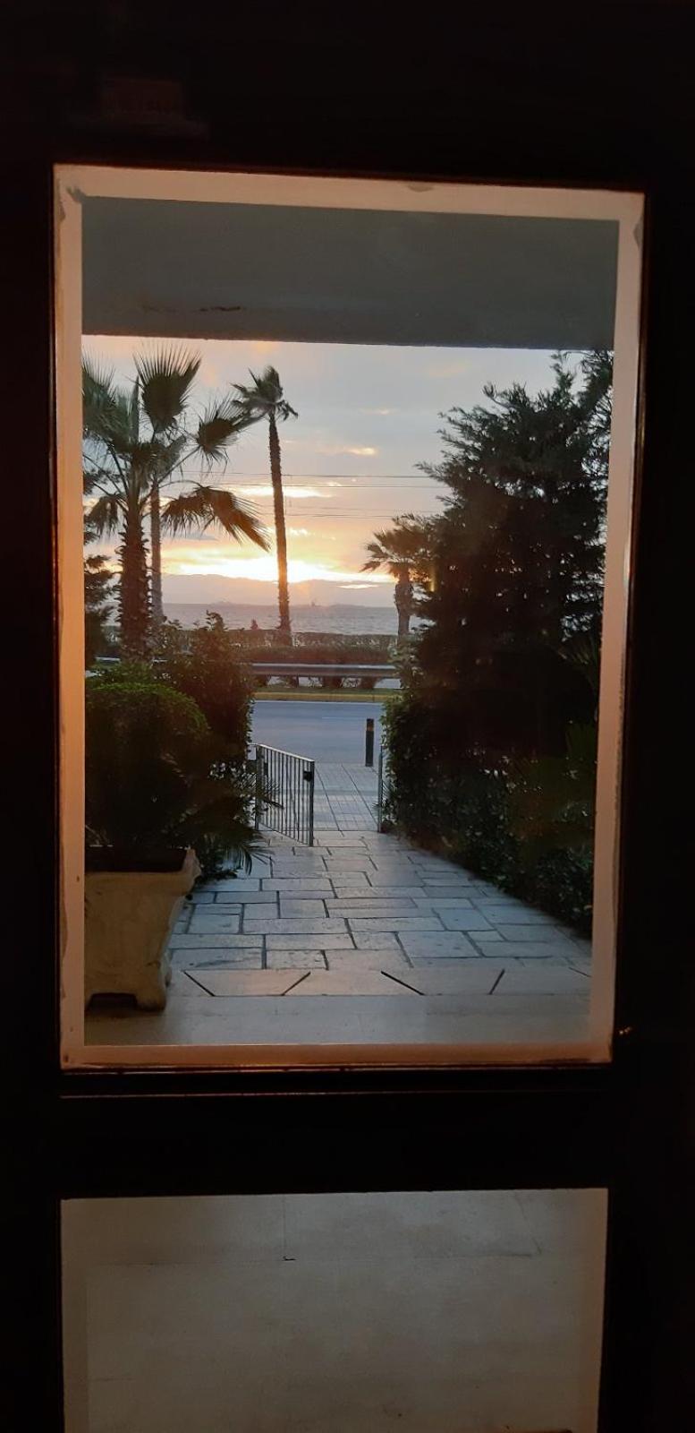 Athens Riviera apt with seaview, 15' to Acropolis