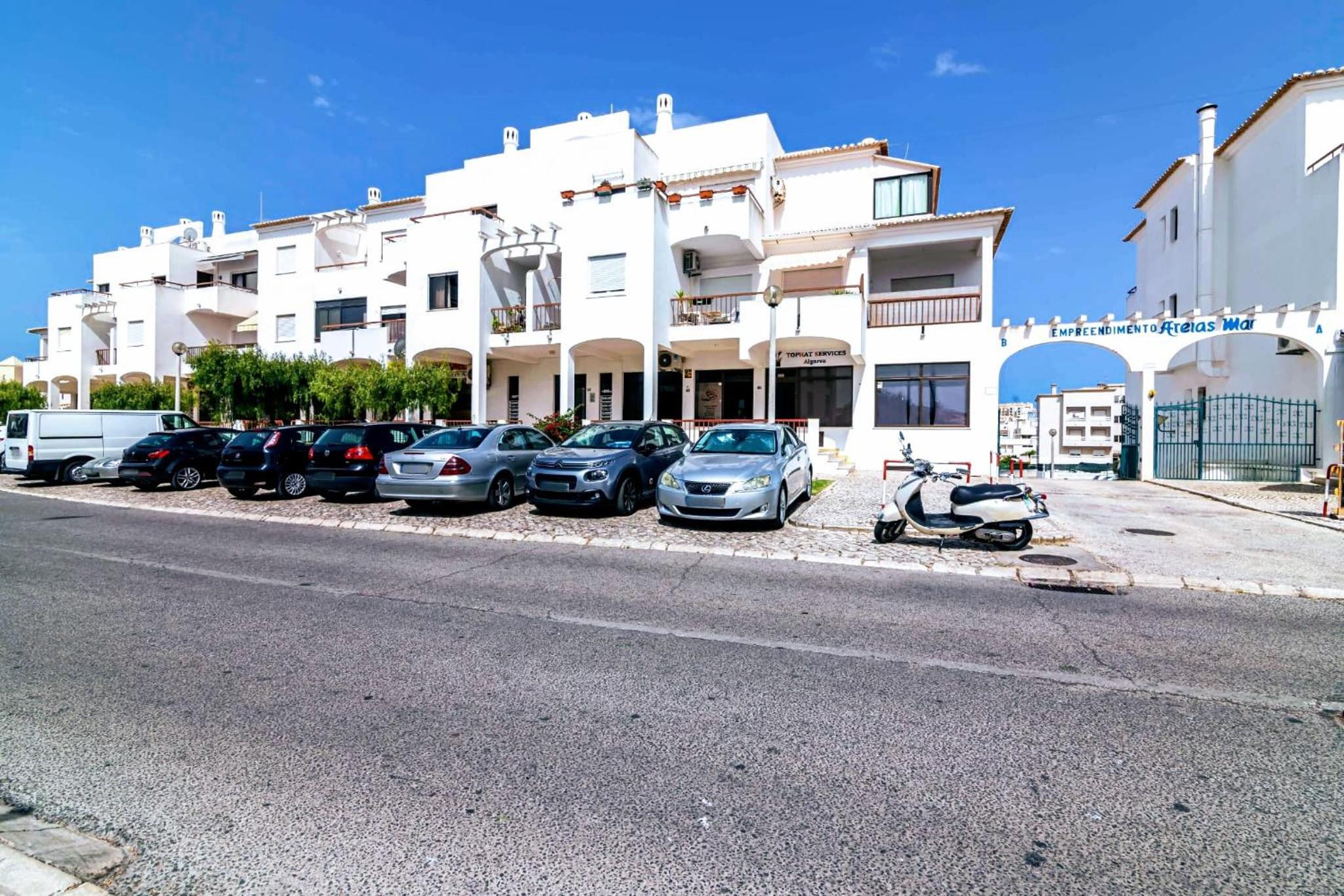 Holiday 1 Bed Apartment with pool in Albufeira view 4