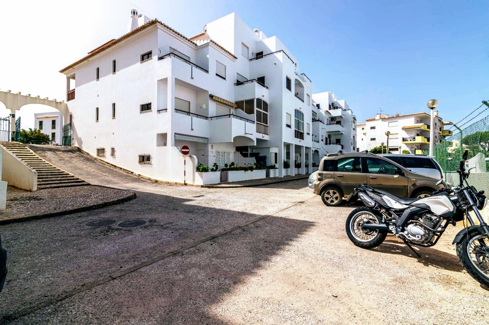 Holiday 1 Bed Apartment with pool in Albufeira view 3