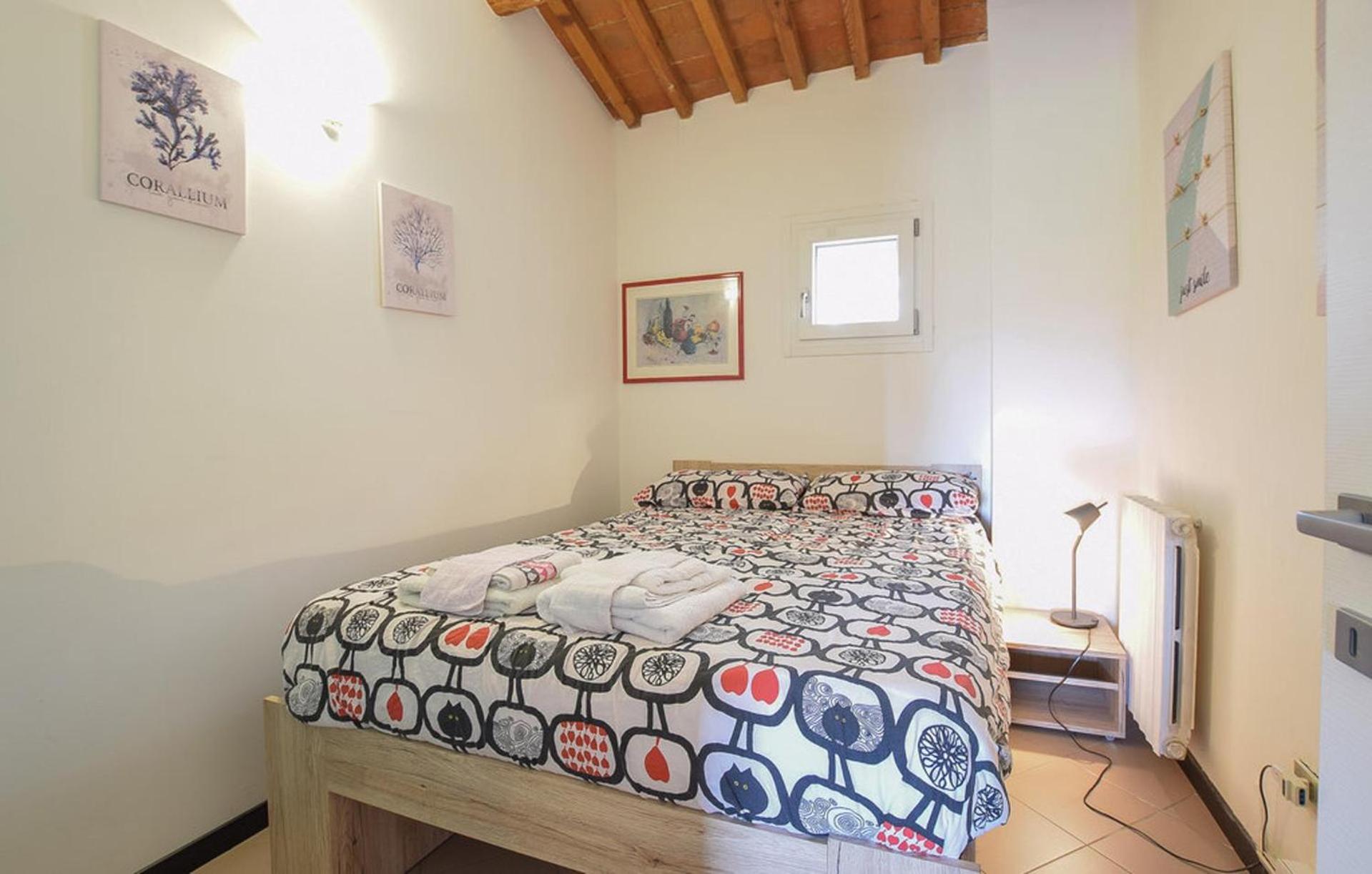 2 Bed-Sleeps 6-AirCon-Town Centre-Free Parking view 5