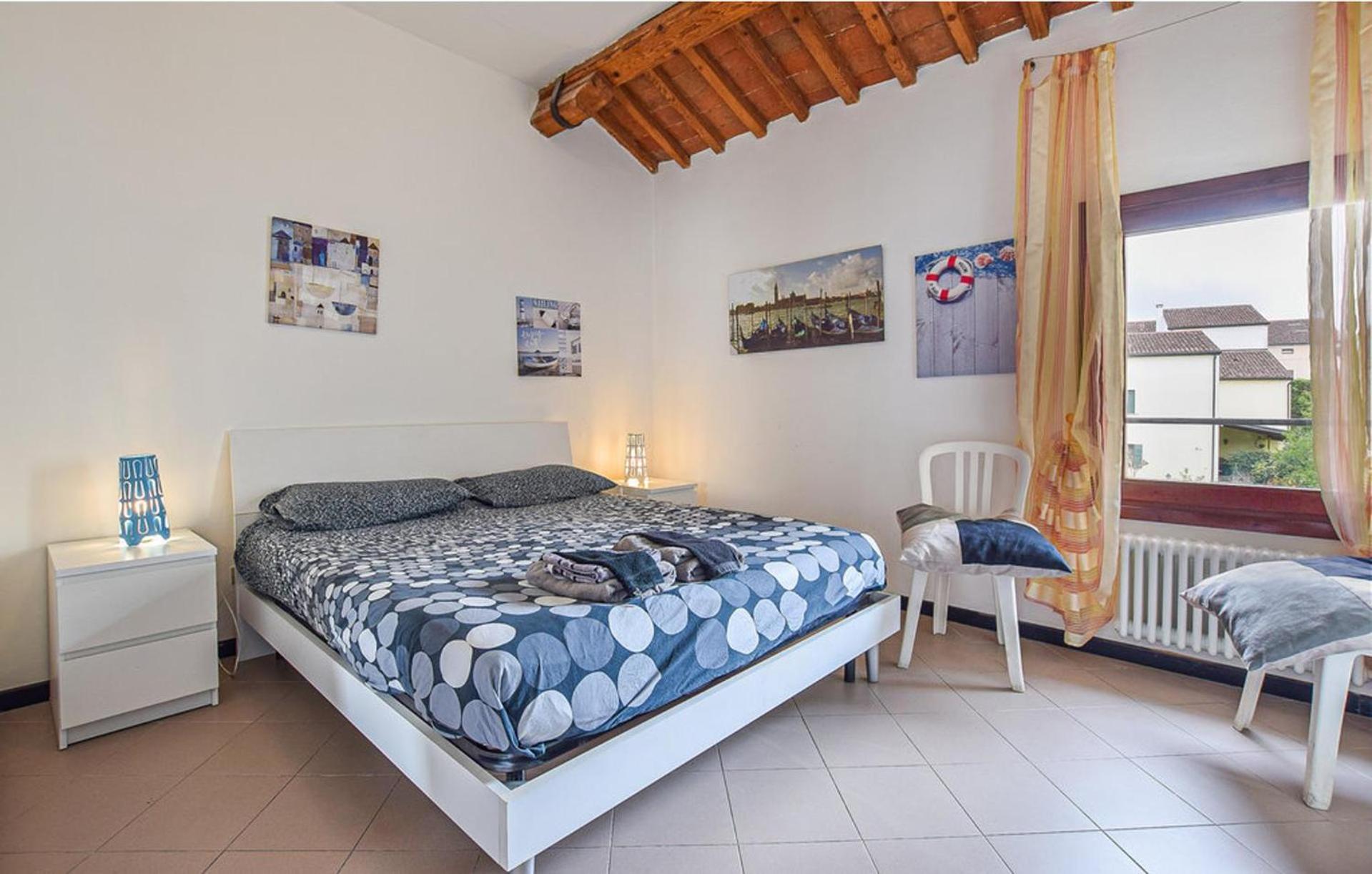 2 Bed-Sleeps 6-AirCon-Town Centre-Free Parking view 2
